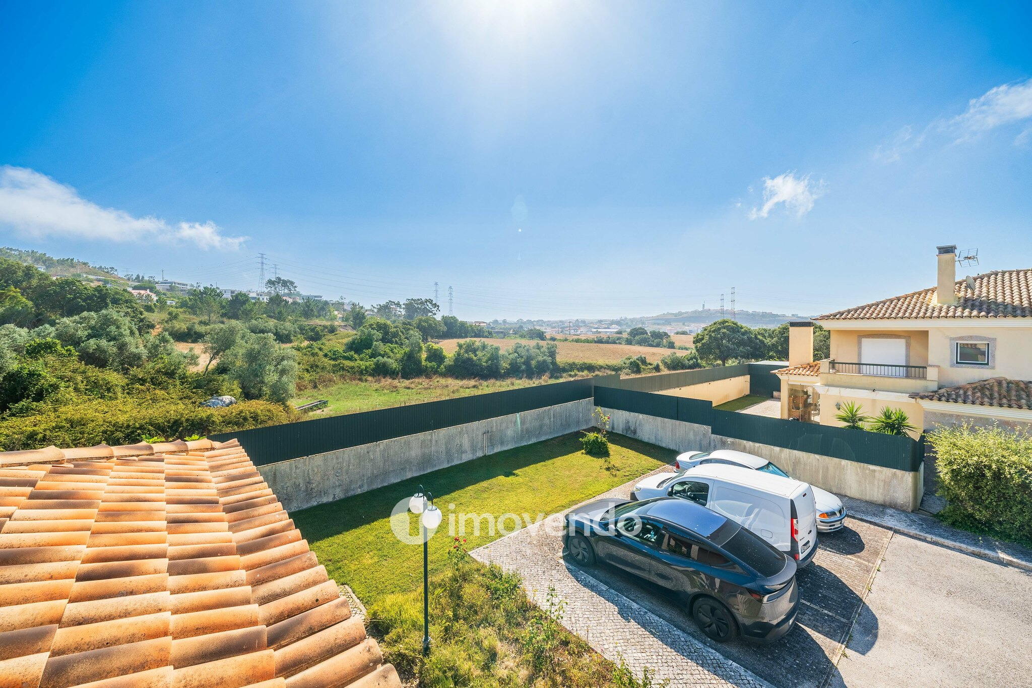 Moradia T4, com condomínio com piscina, em Almargem do Bispo