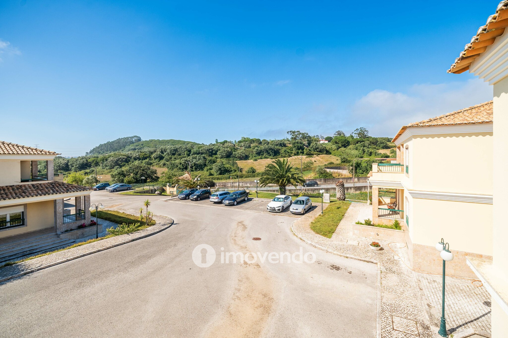Moradia T4, com condomínio com piscina, em Almargem do Bispo