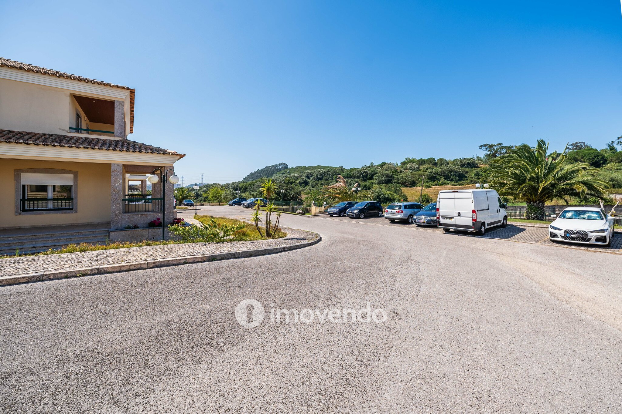 Moradia T4, com condomínio com piscina, em Almargem do Bispo