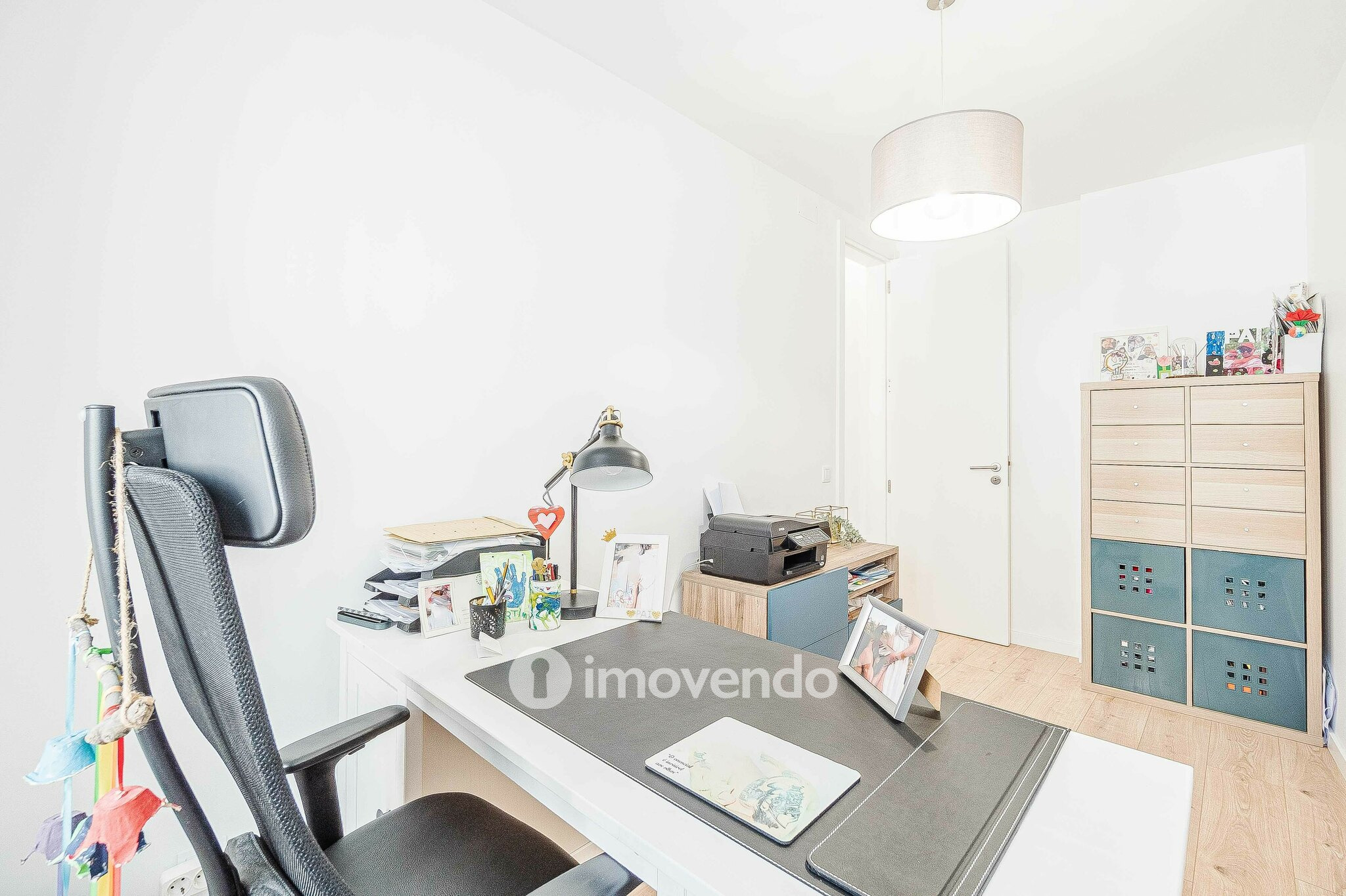 Apartamento T3+1 remodelado, com cozinha equipada, em Arroios
