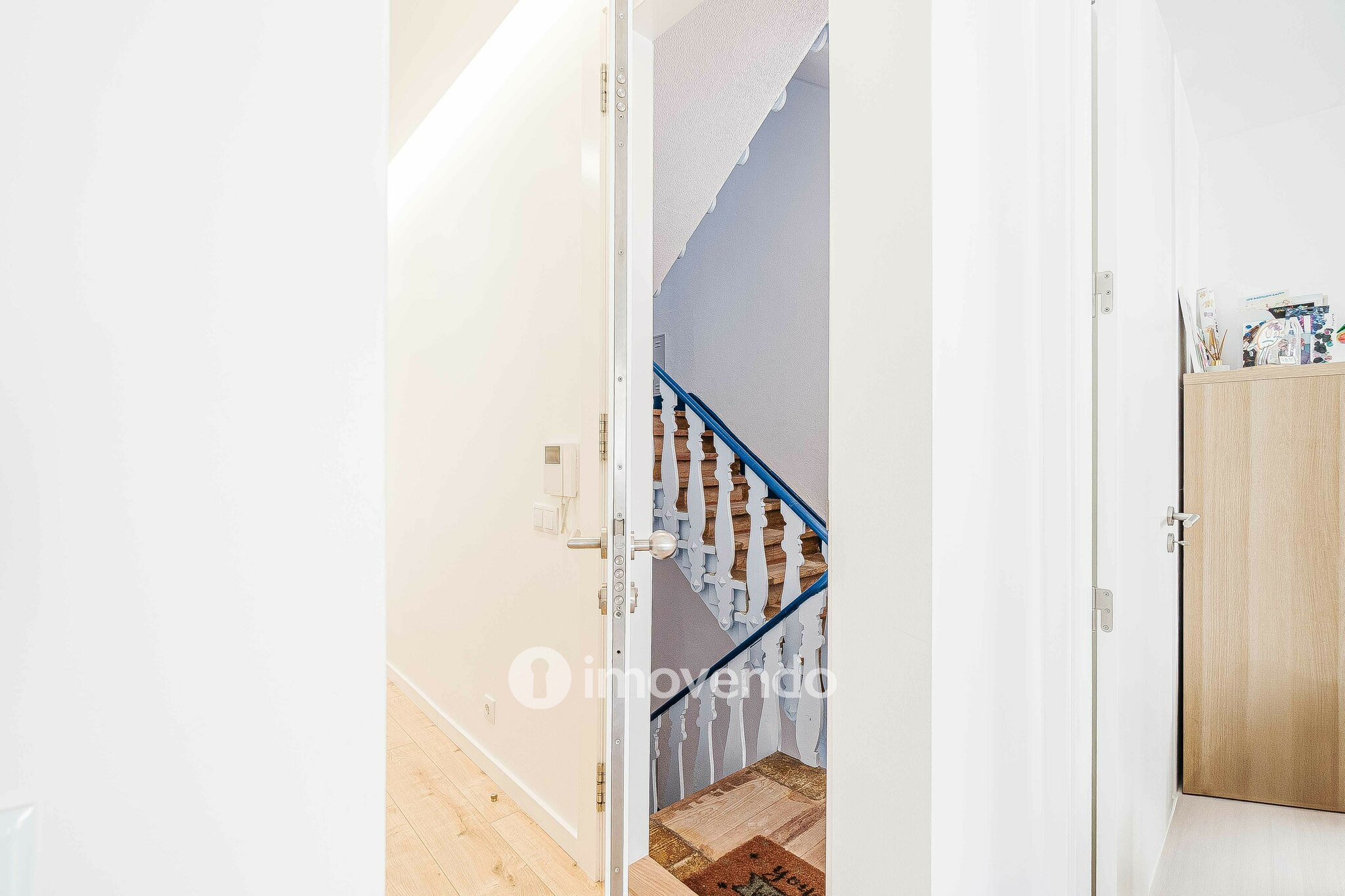 Apartamento T3+1 remodelado, com cozinha equipada, em Arroios
