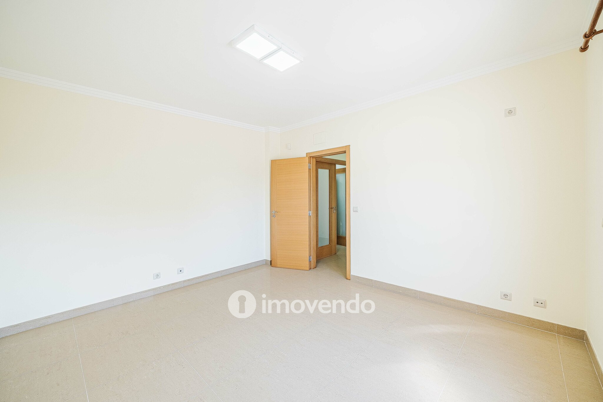 Moradia T4, com condomínio com piscina, em Almargem do Bispo