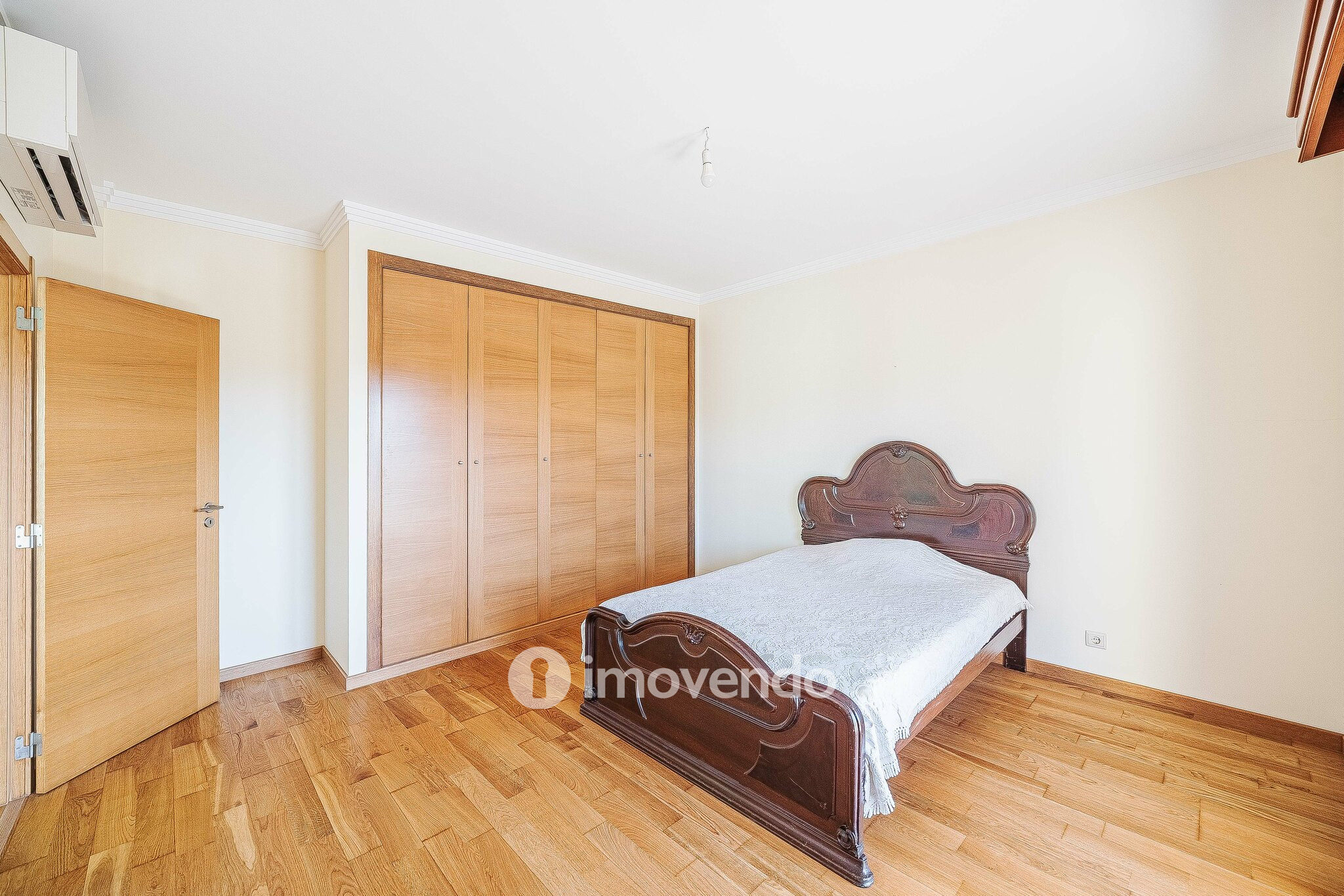 Moradia T4, com condomínio com piscina, em Almargem do Bispo