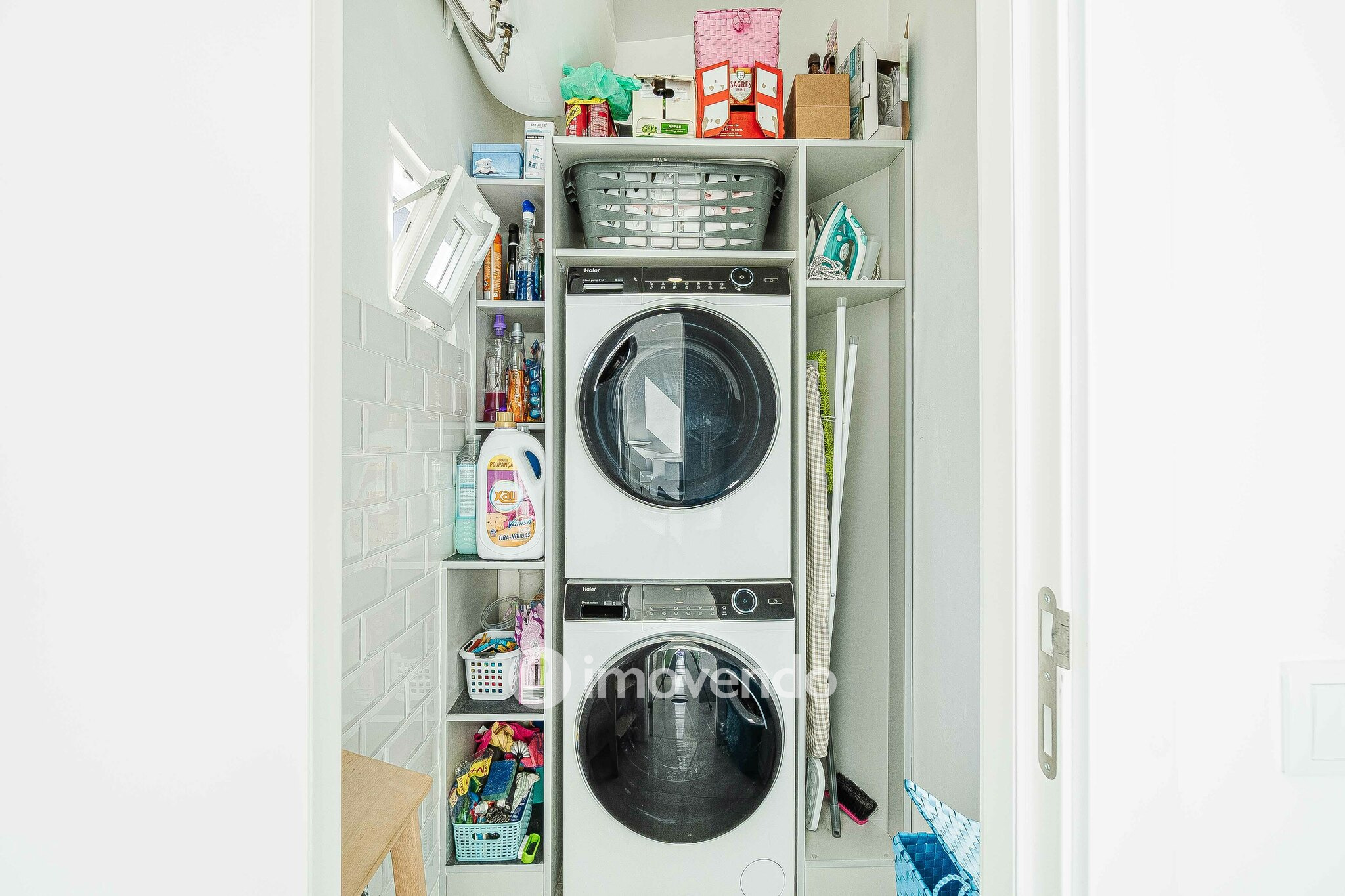Apartamento T3+1 remodelado, com cozinha equipada, em Arroios