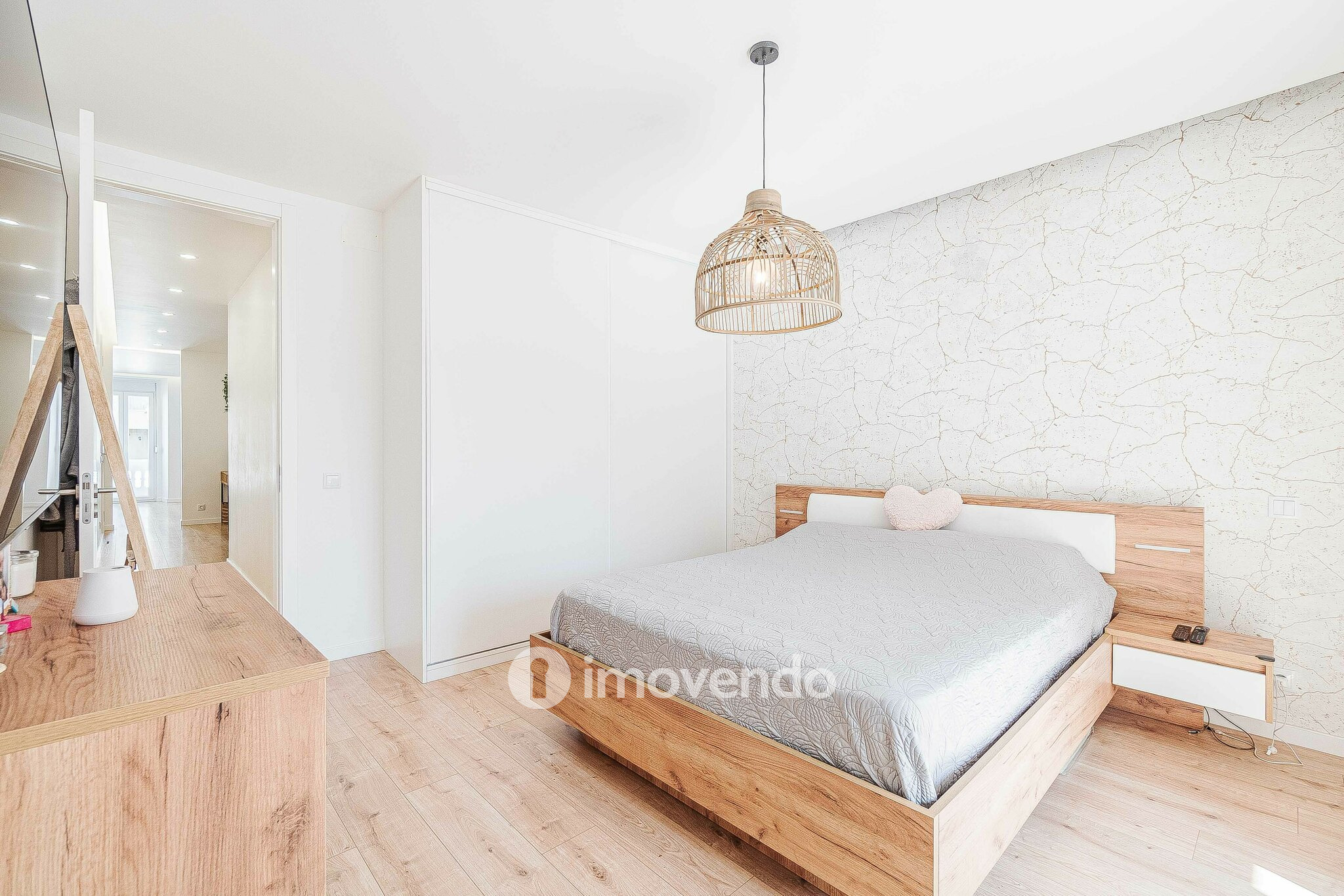 Apartamento T3+1 remodelado, com cozinha equipada, em Arroios