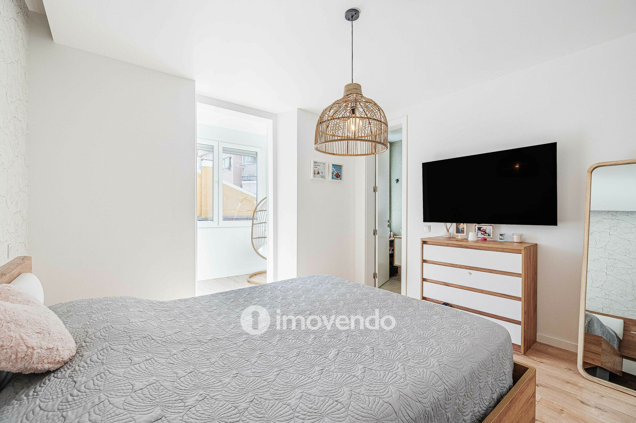 Apartamento T3+1 remodelado, com cozinha equipada, em Arroios
