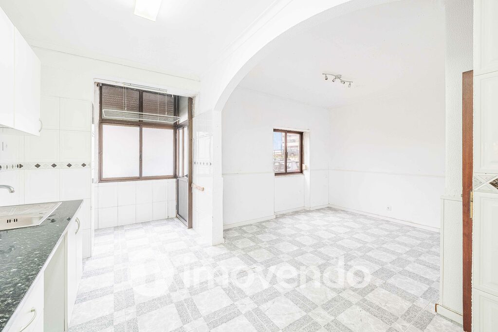 Apartamento T3 em Barreiro, Setúbal com 77 m<sup>2</sup> por 249.000