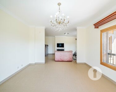 Four-bedroom villa in a gated community with pool, in Almargem do Bispo - 4