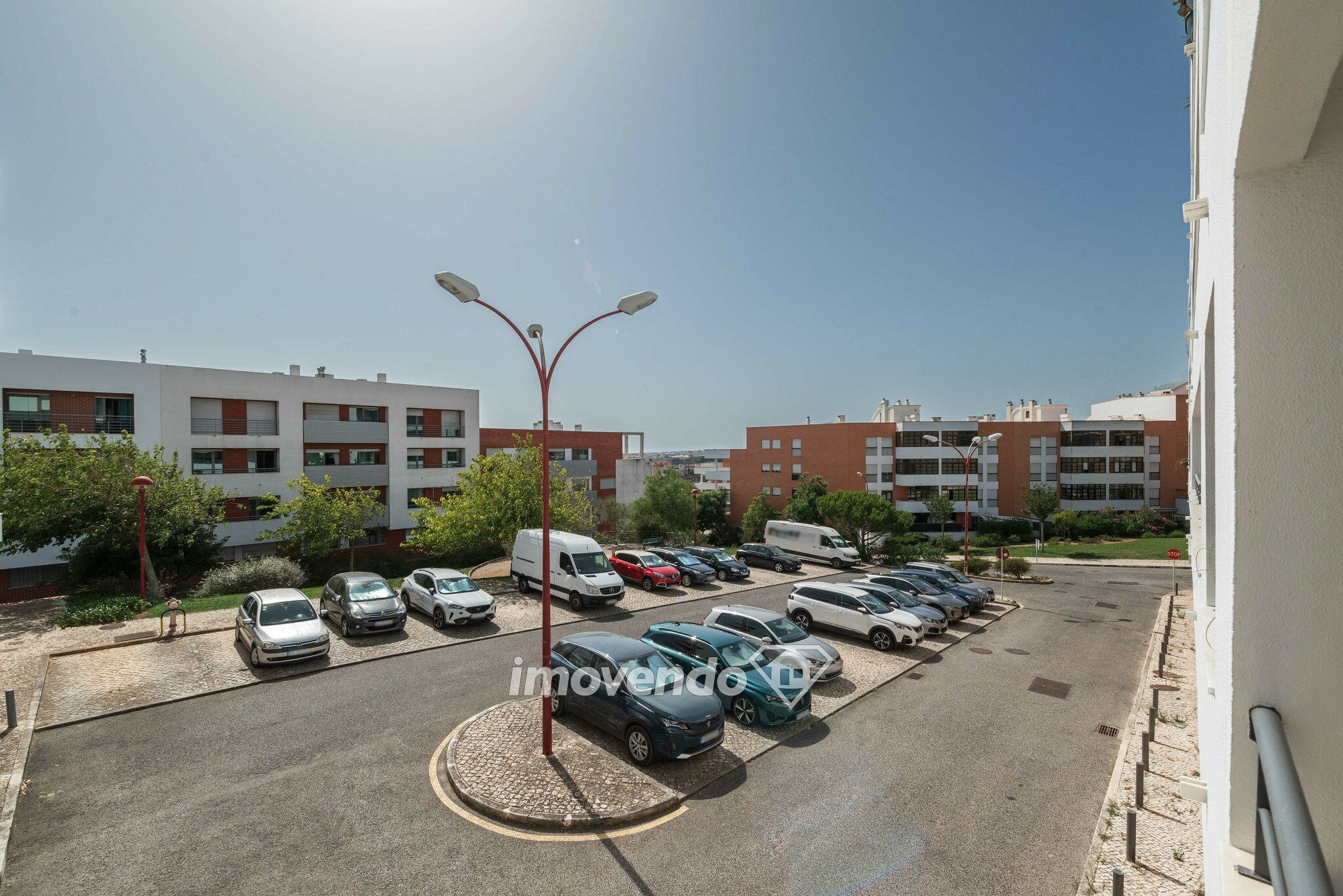 Apartamento T2 único, com garagem e terraço, na Urbanização Tagus Park