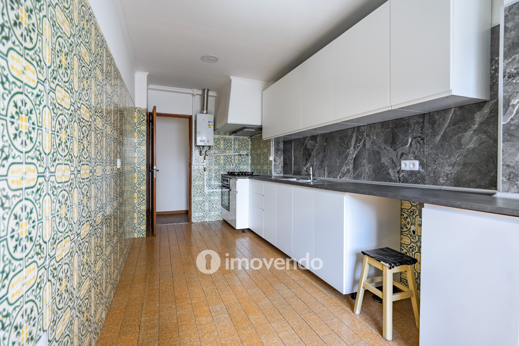 Apartamento T2, com boa luz natural, em Odivelas