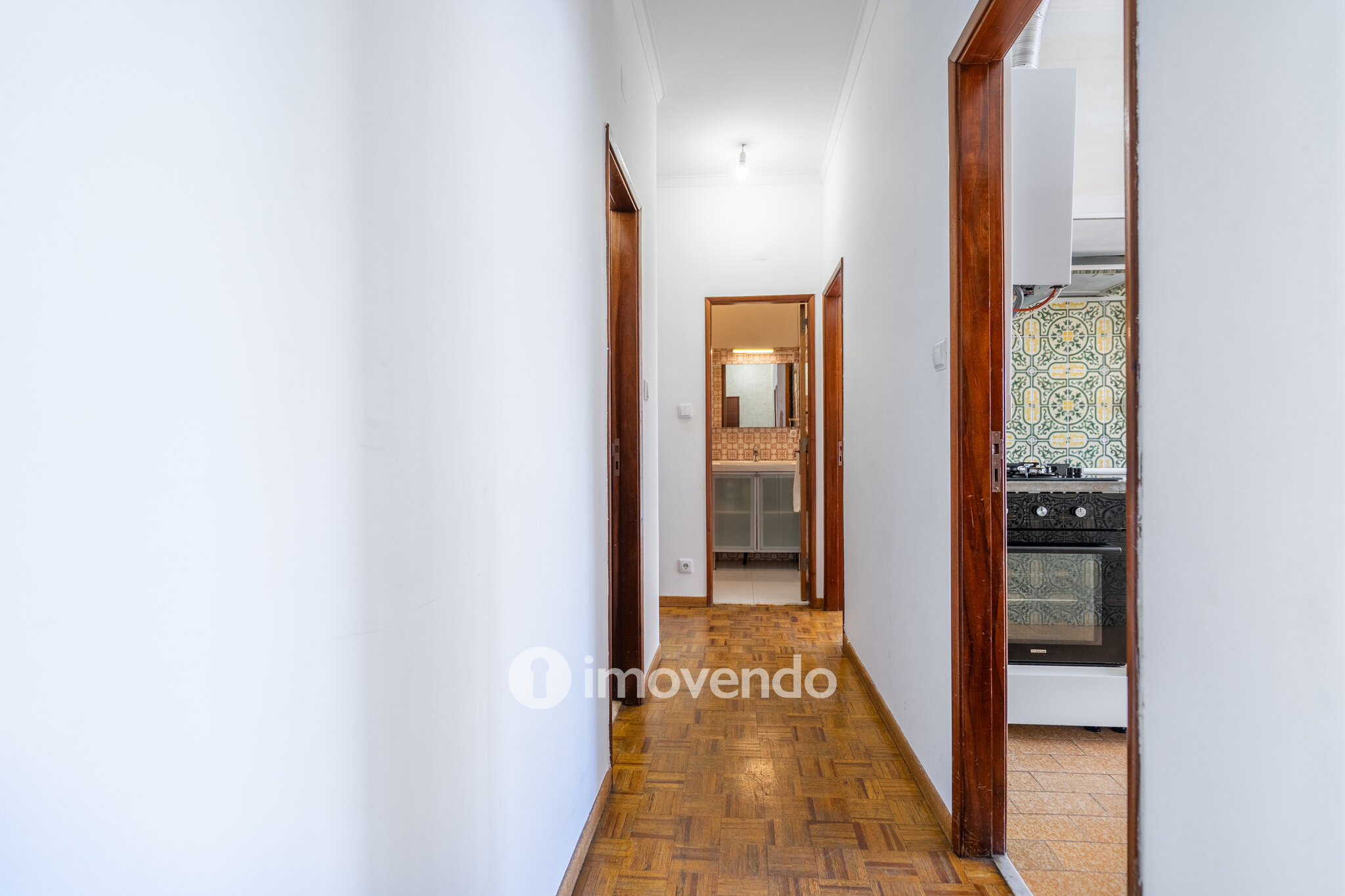 Apartamento T2, com boa luz natural, em Odivelas