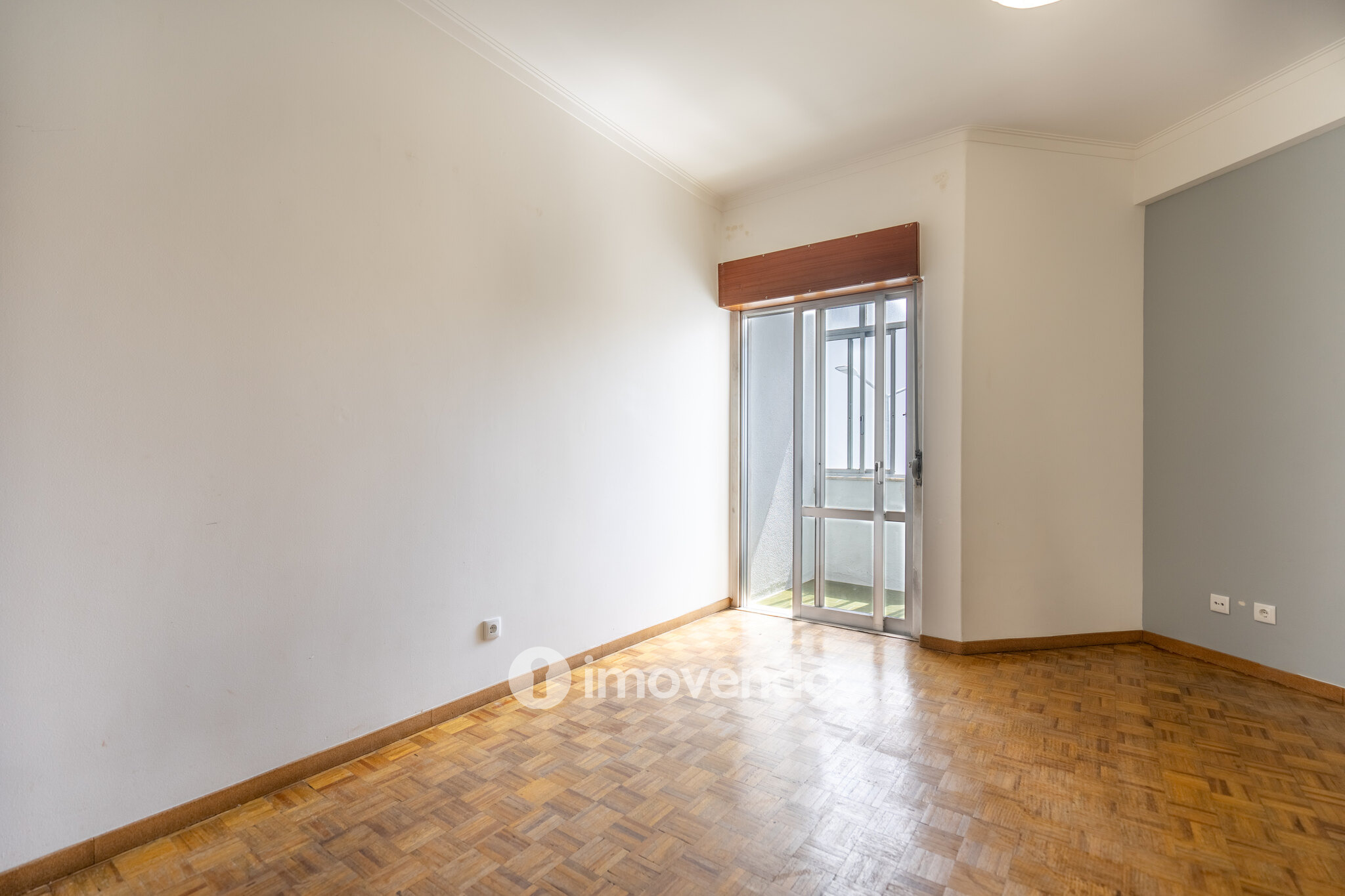 Apartamento T2, com boa luz natural, em Odivelas