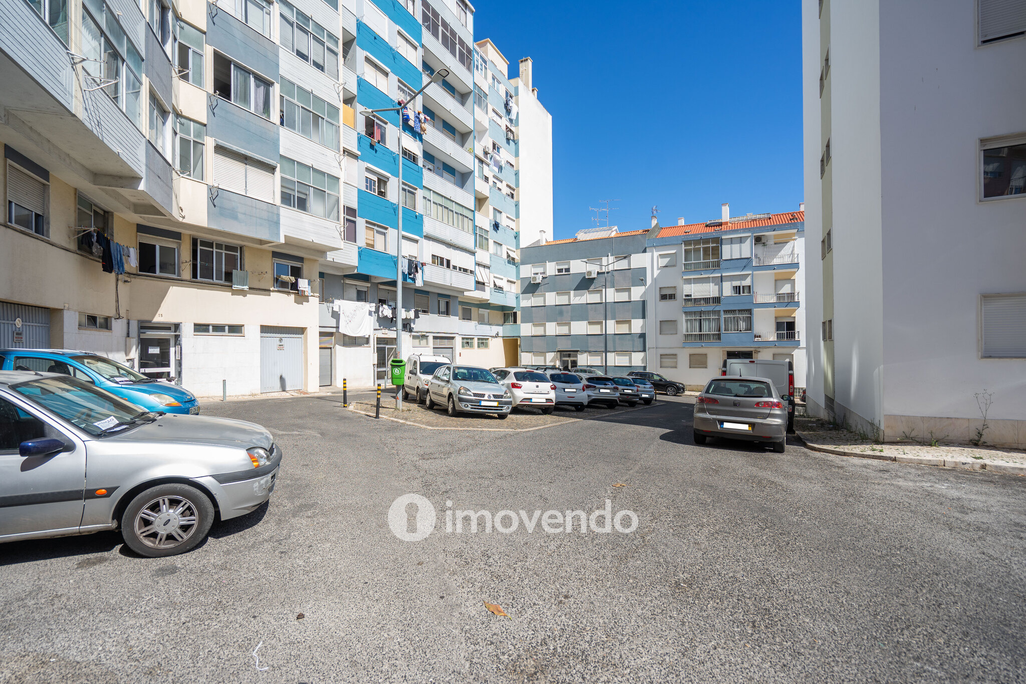 Apartamento T2, com boa luz natural, em Odivelas
