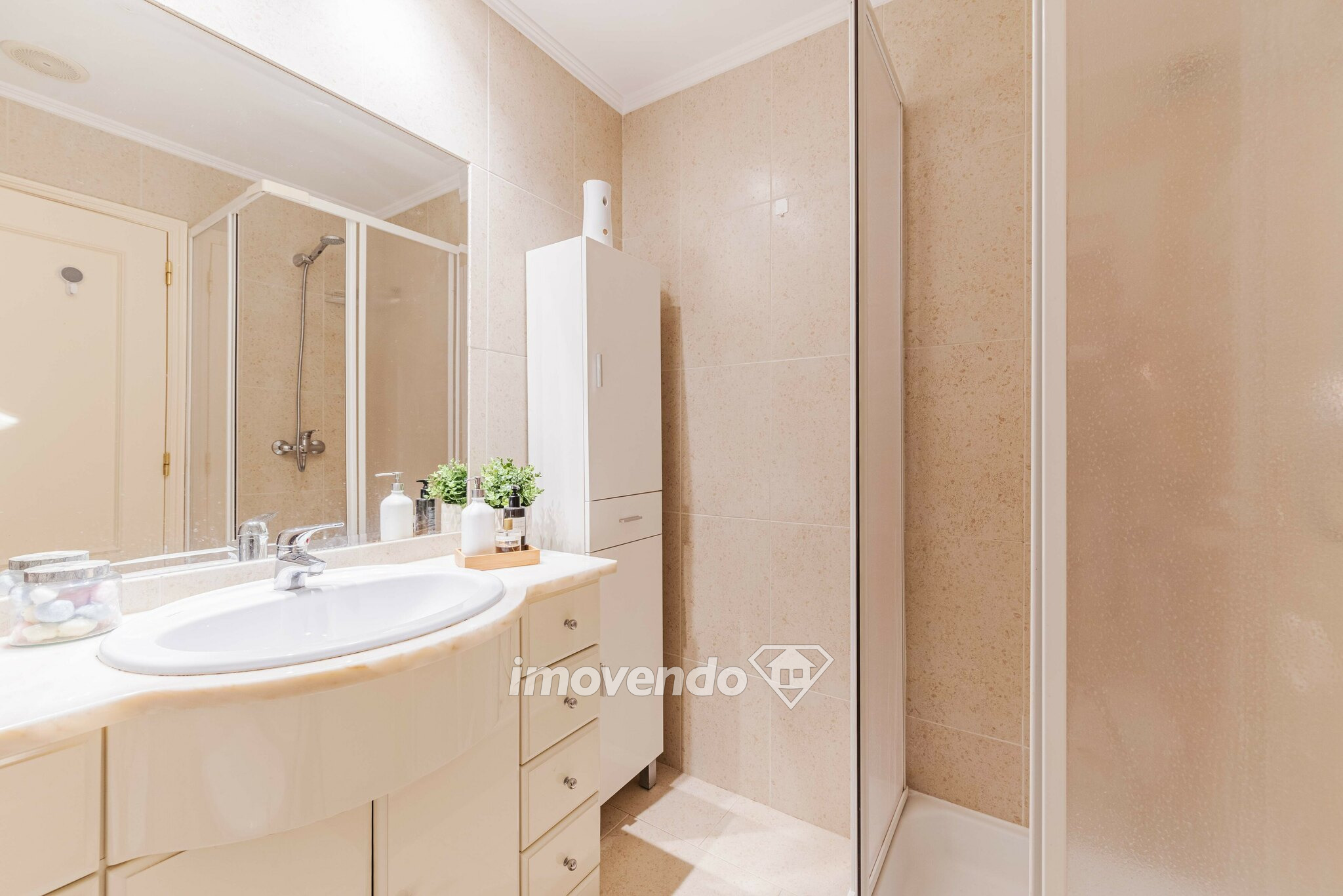 Apartamento T2 único, com garagem e terraço, na Urbanização Tagus Park