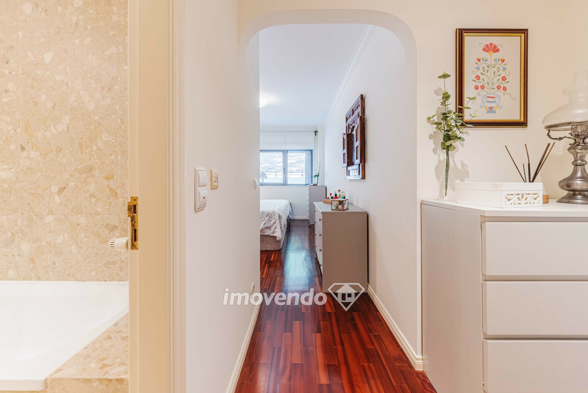 Apartamento T2 único, com garagem e terraço, na Urbanização Tagus Park