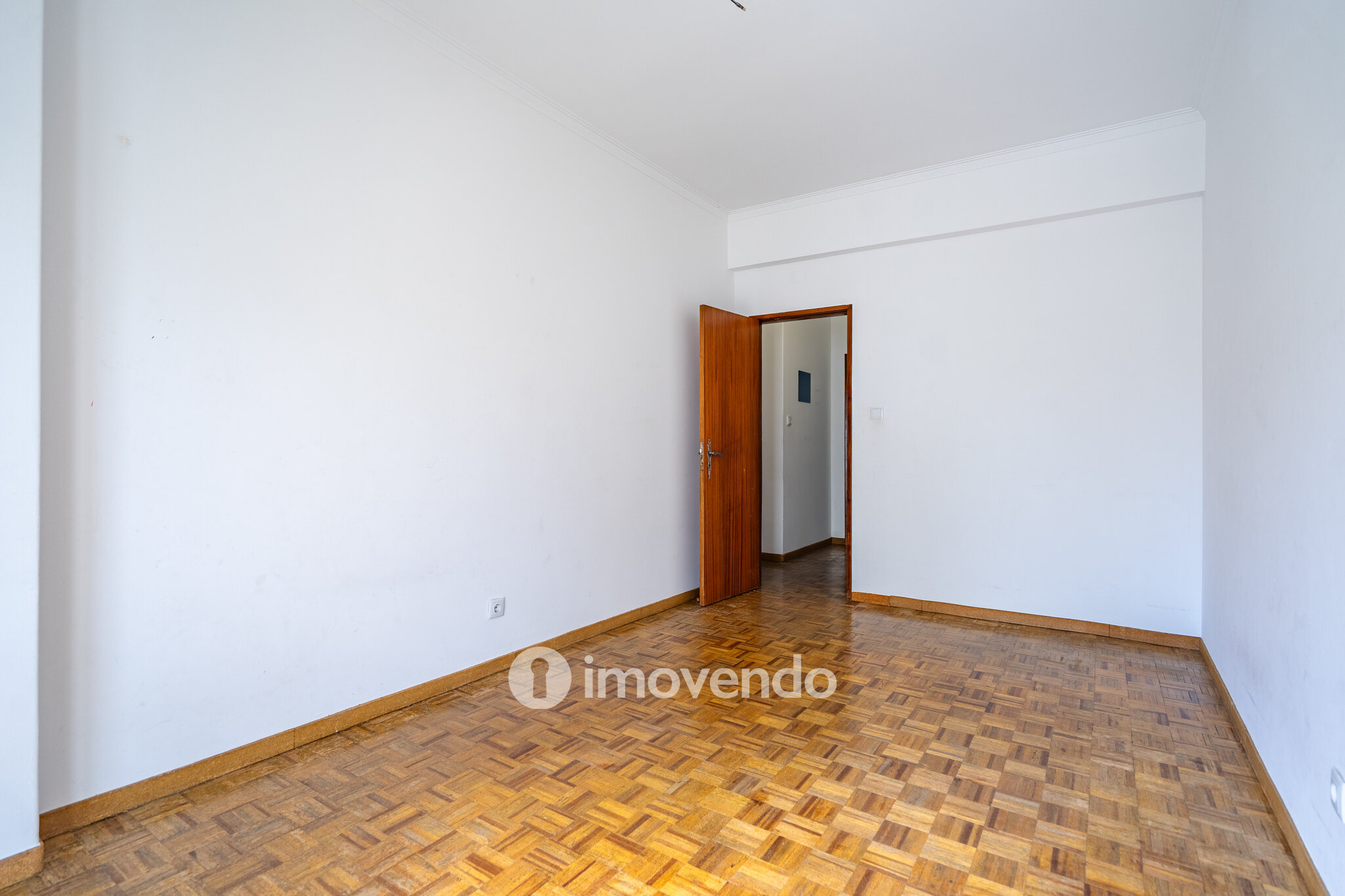 Apartamento T2, com boa luz natural, em Odivelas