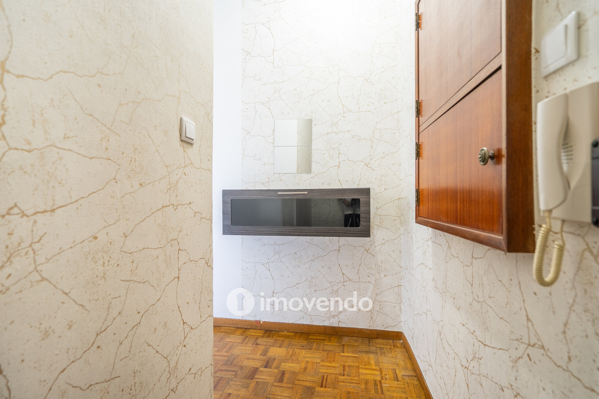 Apartamento T2, com boa luz natural, em Odivelas