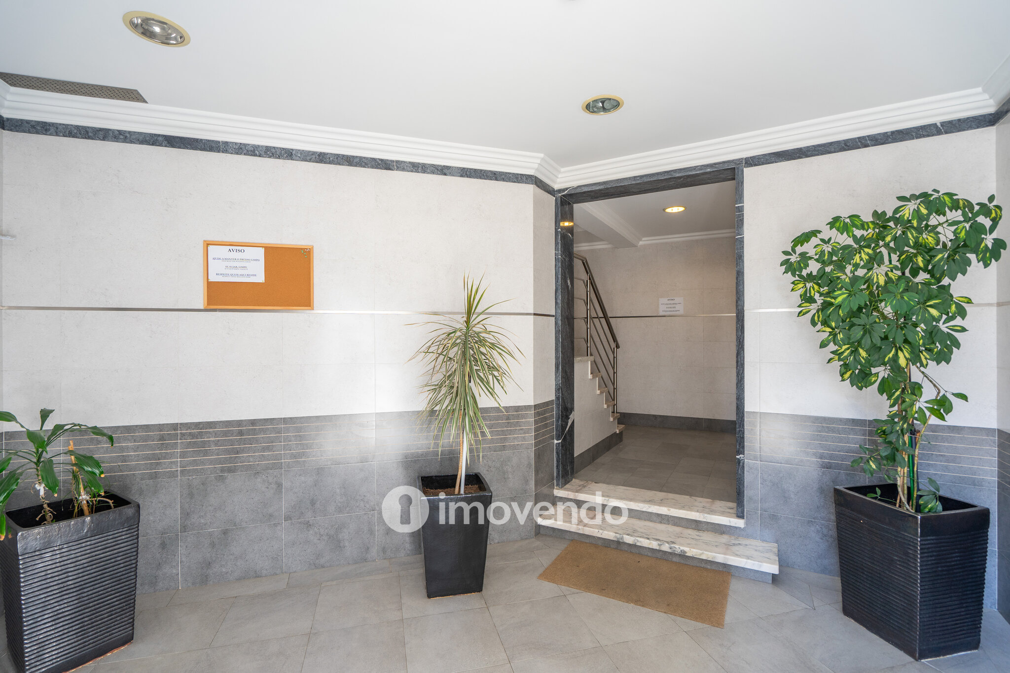 Apartamento T2, com boa luz natural, em Odivelas