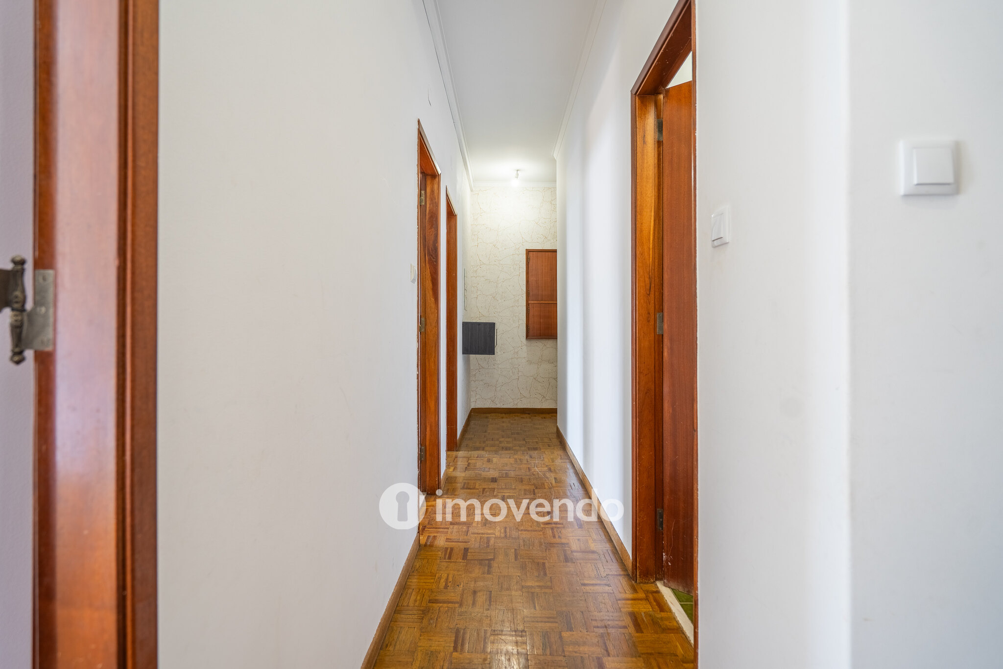 Apartamento T2, com boa luz natural, em Odivelas