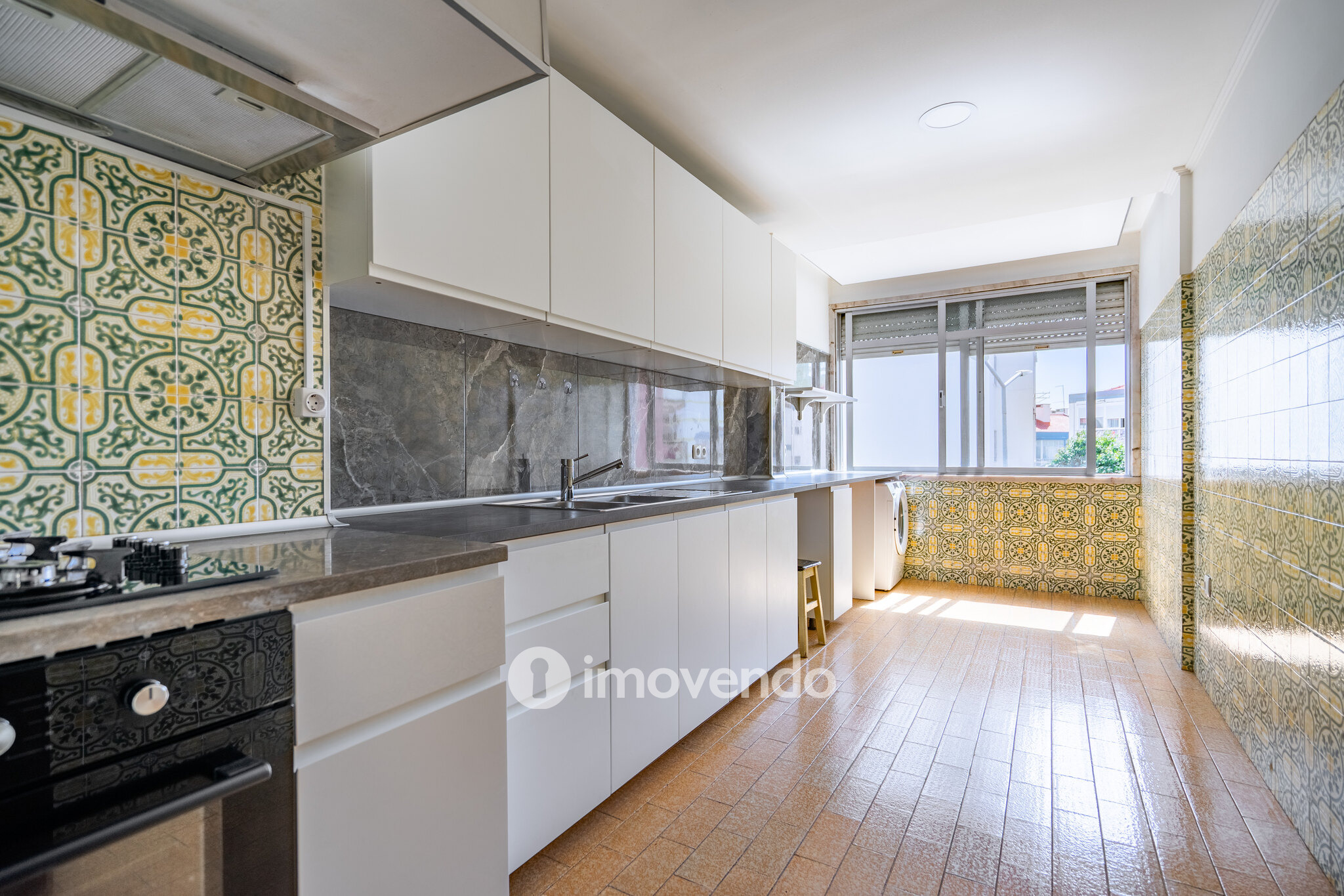 Apartamento T2, com boa luz natural, em Odivelas