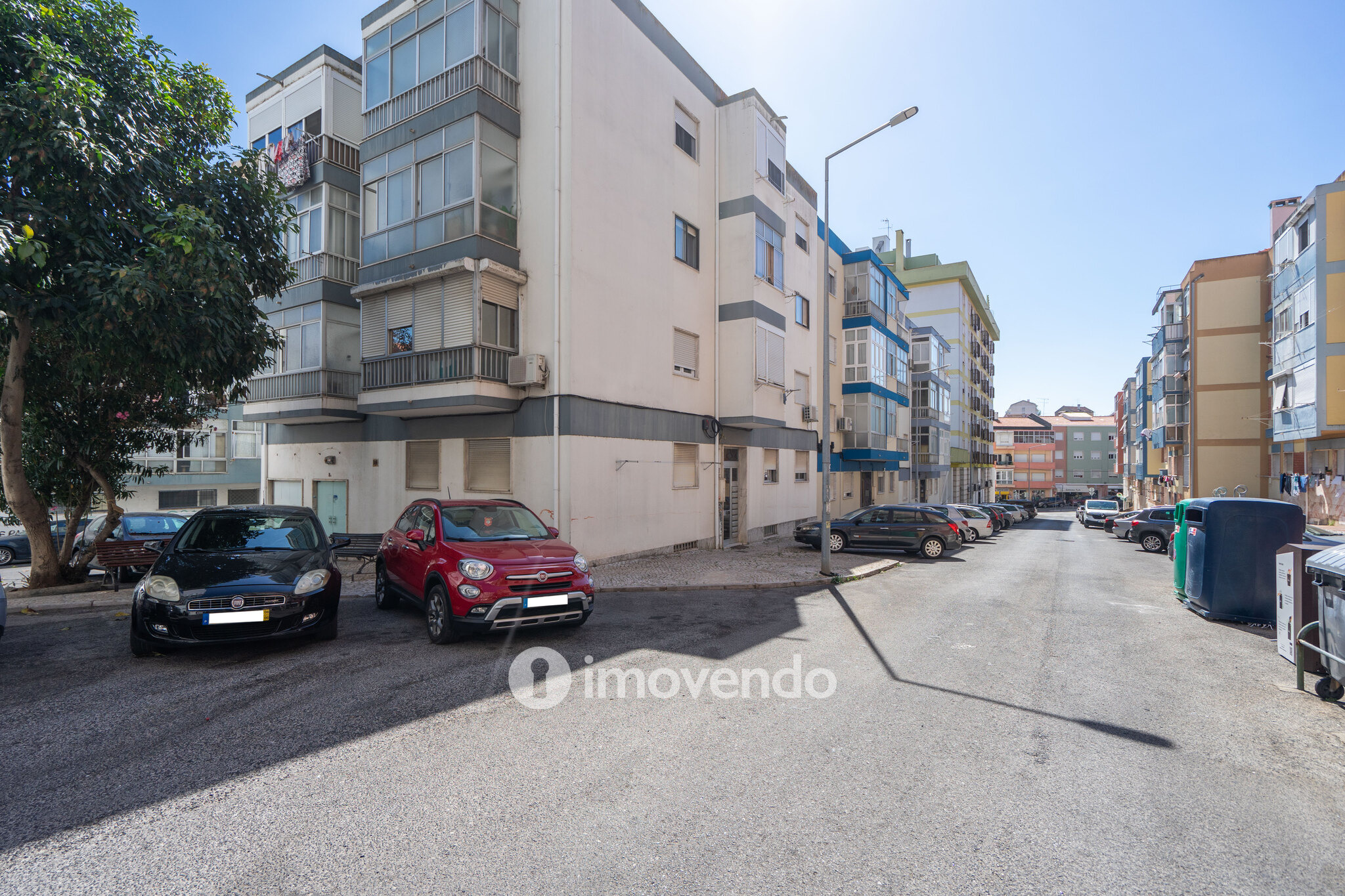 Apartamento T2, com boa luz natural, em Odivelas