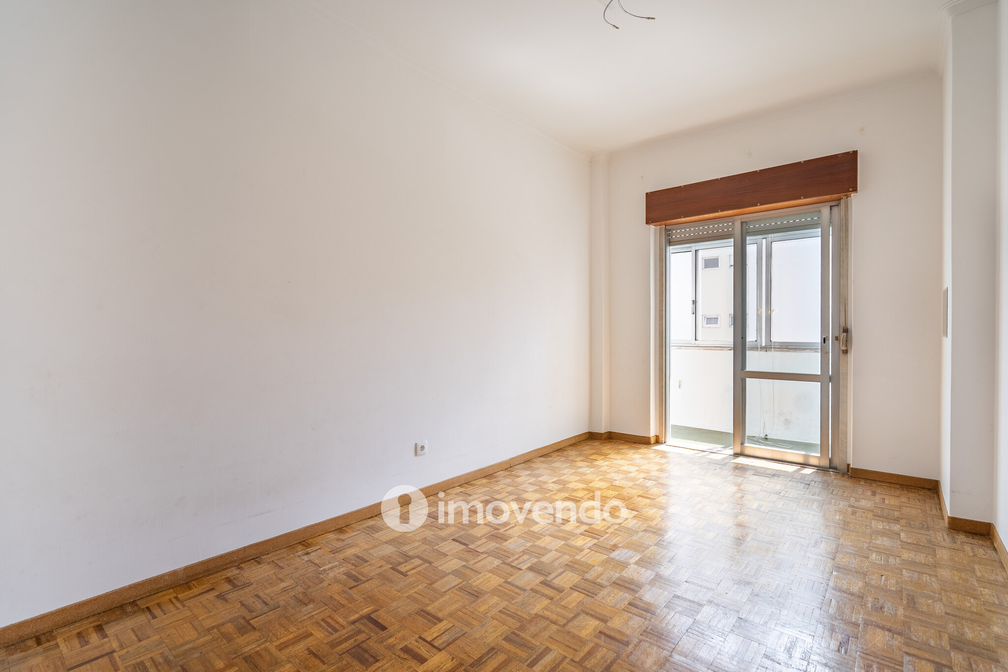 Apartamento T2, com boa luz natural, em Odivelas