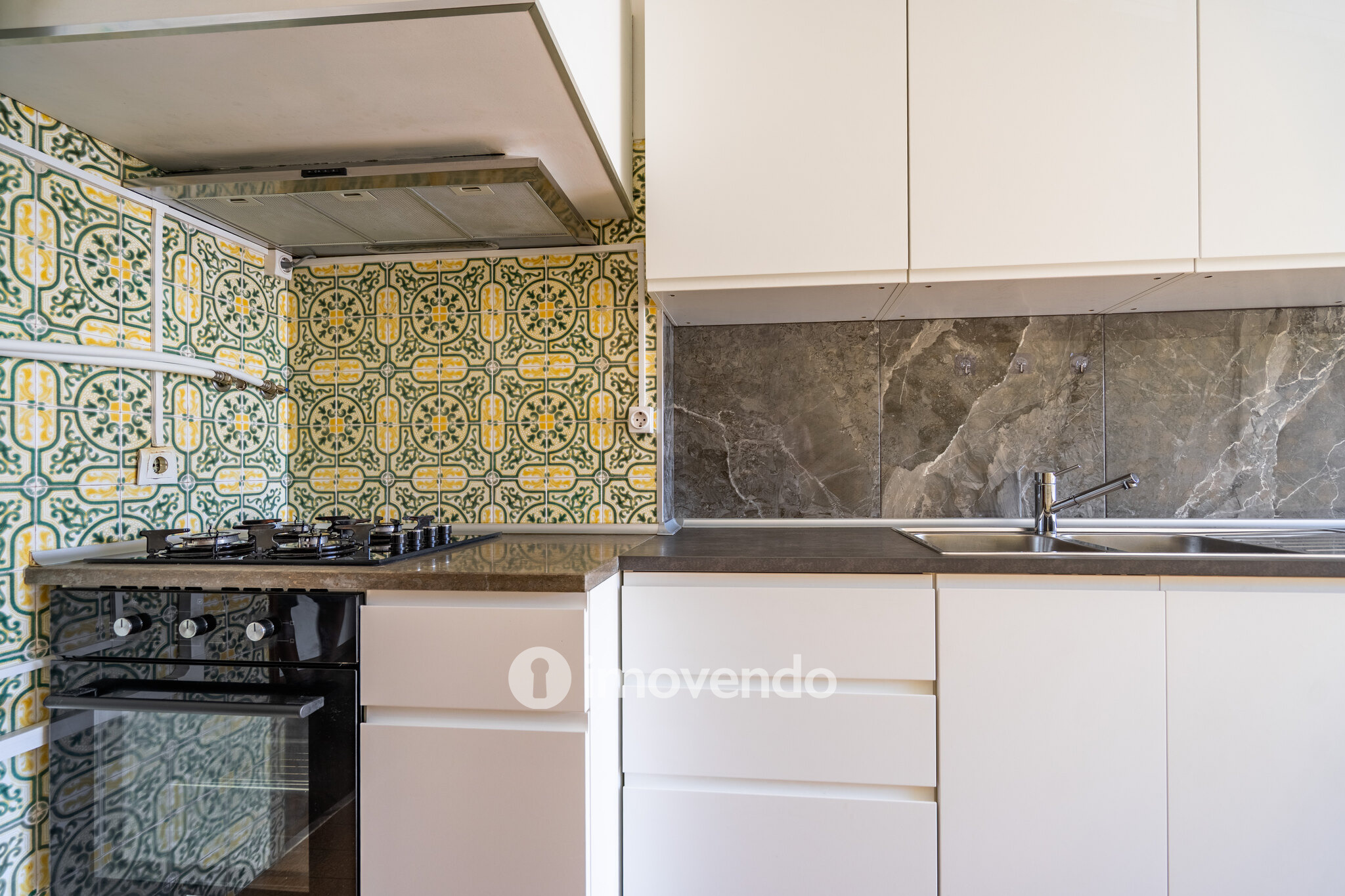 Apartamento T2, com boa luz natural, em Odivelas