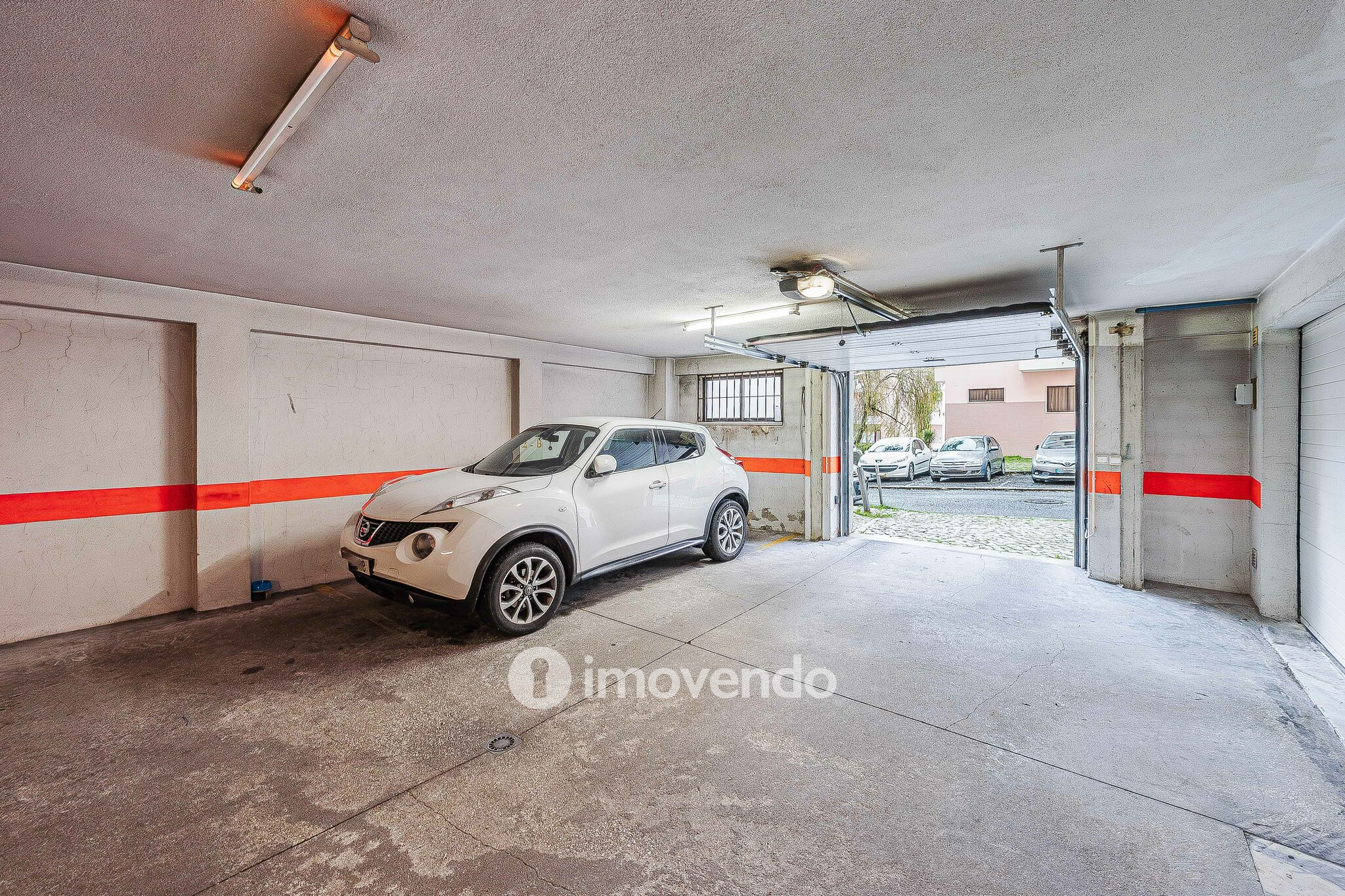 Apartamento T3, com estacionamento e arrecadação, na Ramada