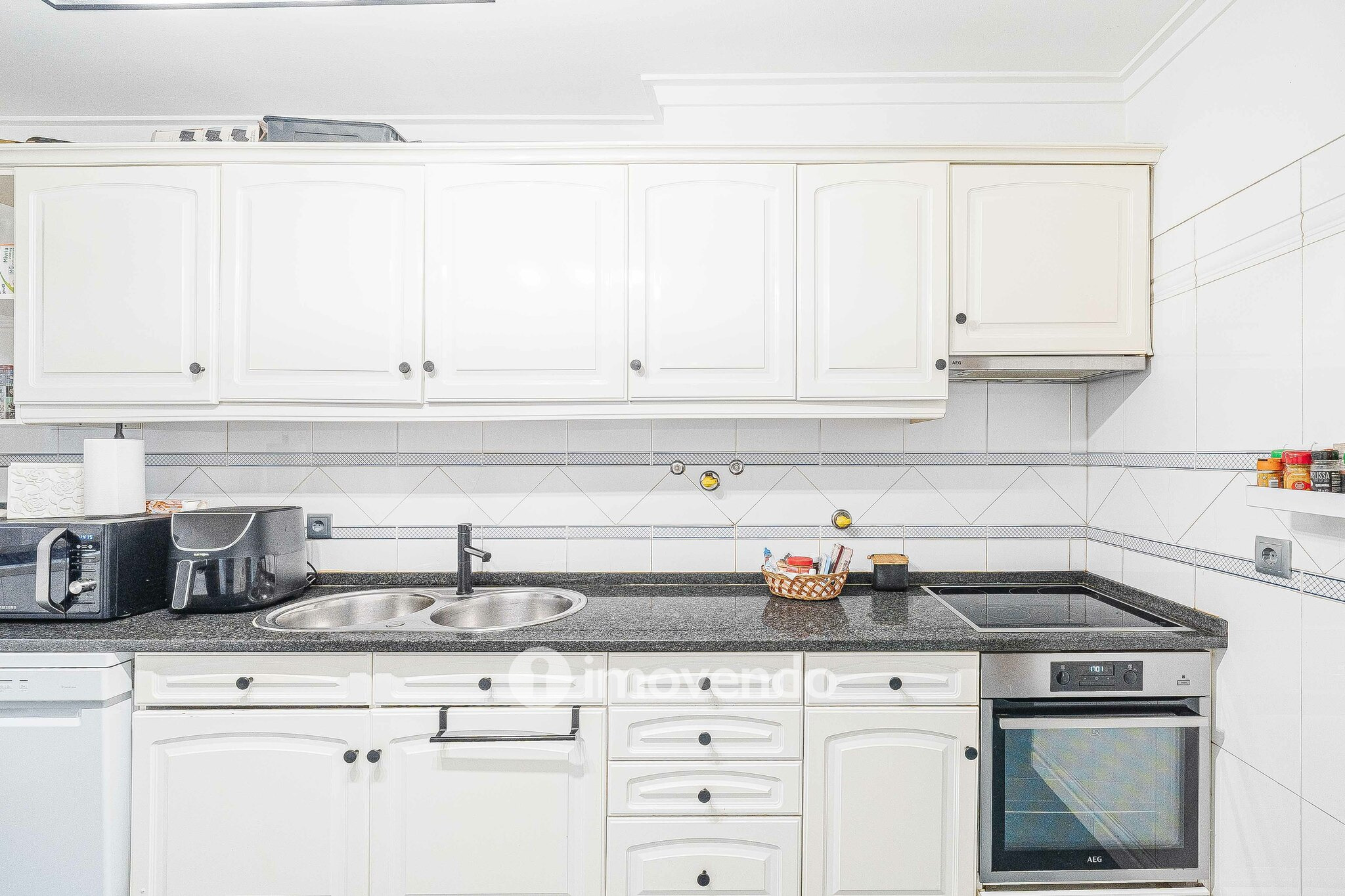 Apartamento T3, com estacionamento e arrecadação, na Ramada