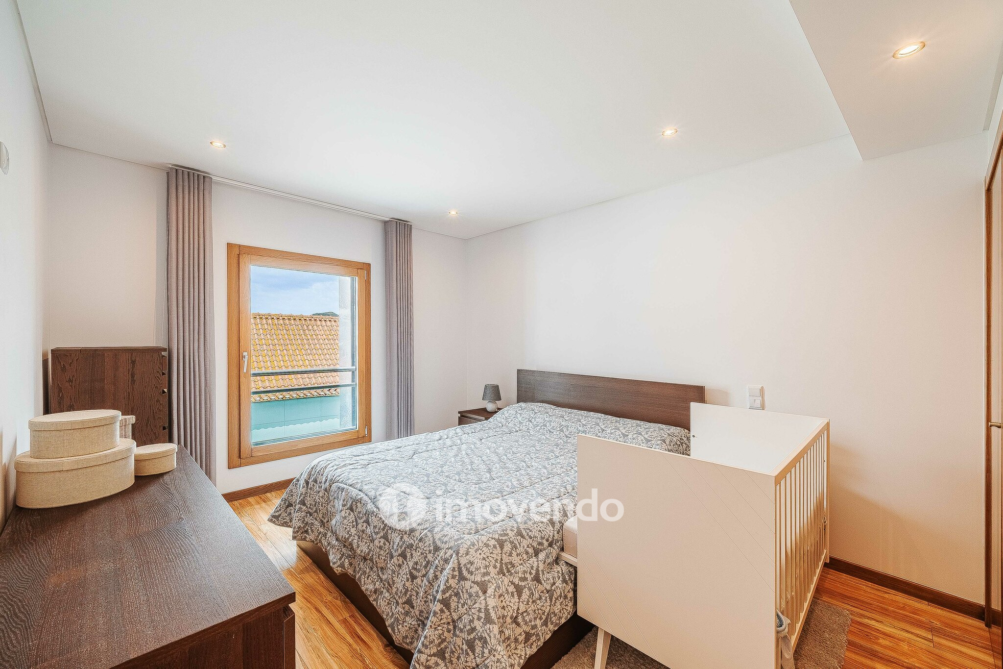 Apartamento T2 moderno, com garagem e varanda, no Milharado