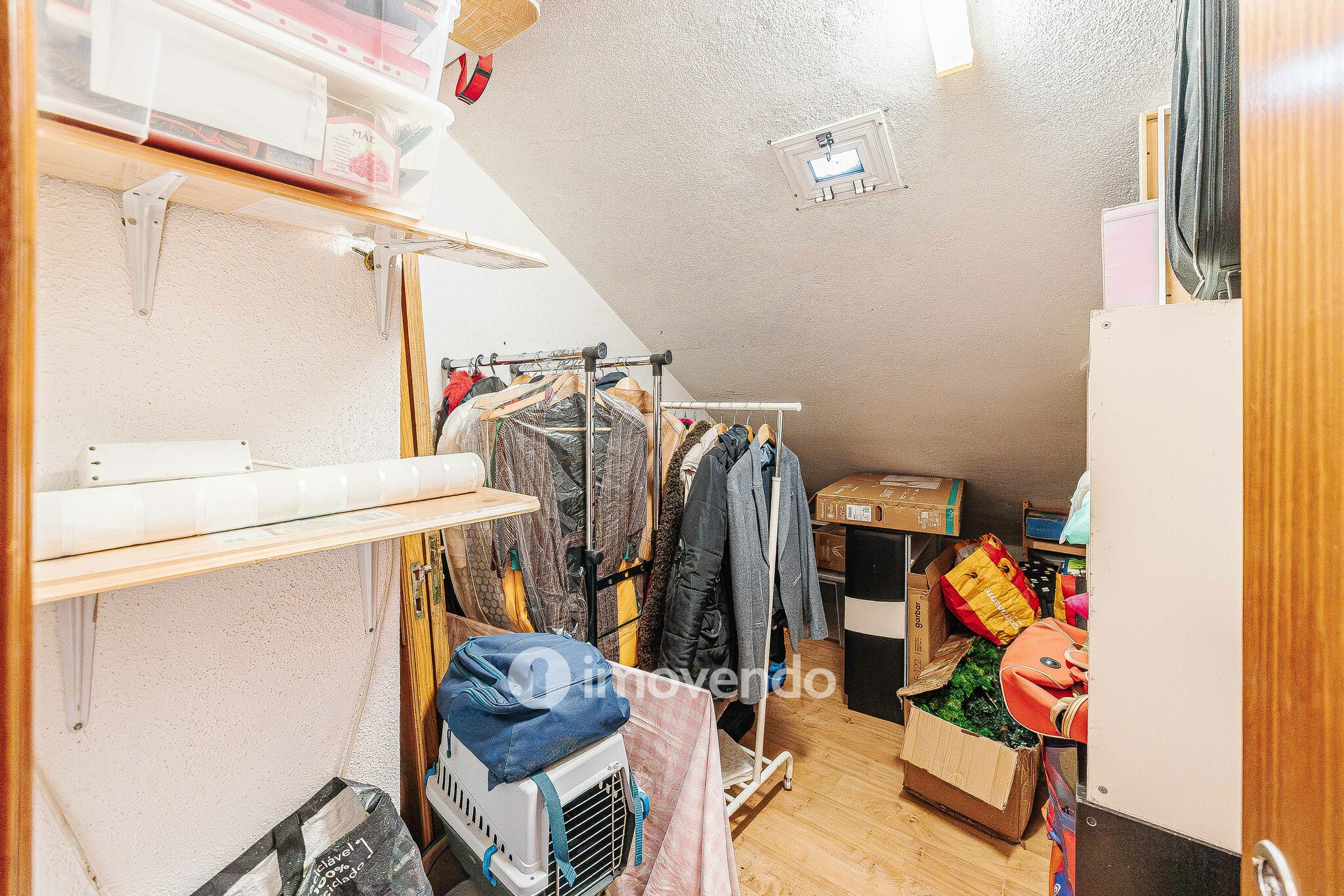 Apartamento T3, com estacionamento e arrecadação, na Ramada