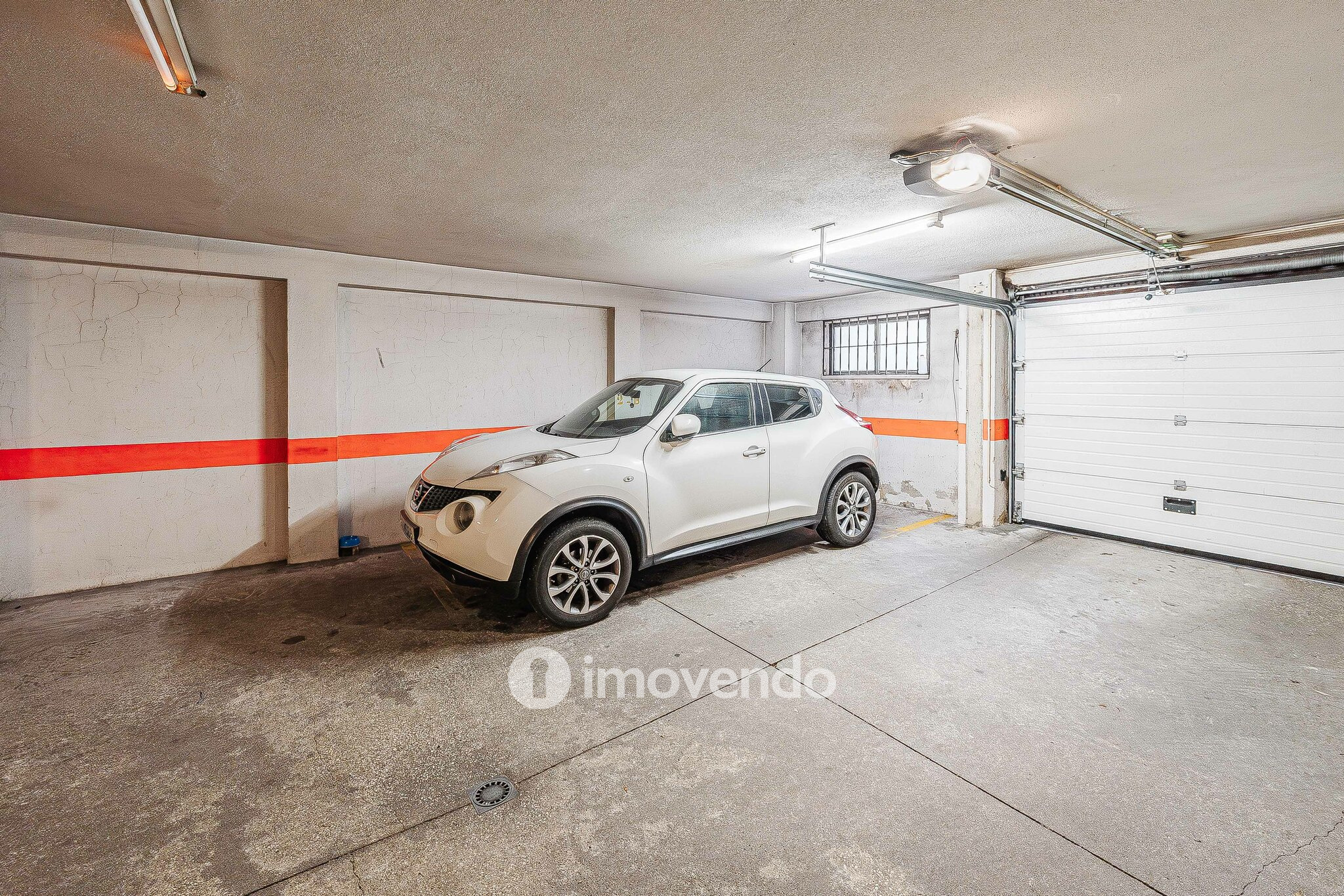 Apartamento T3, com estacionamento e arrecadação, na Ramada