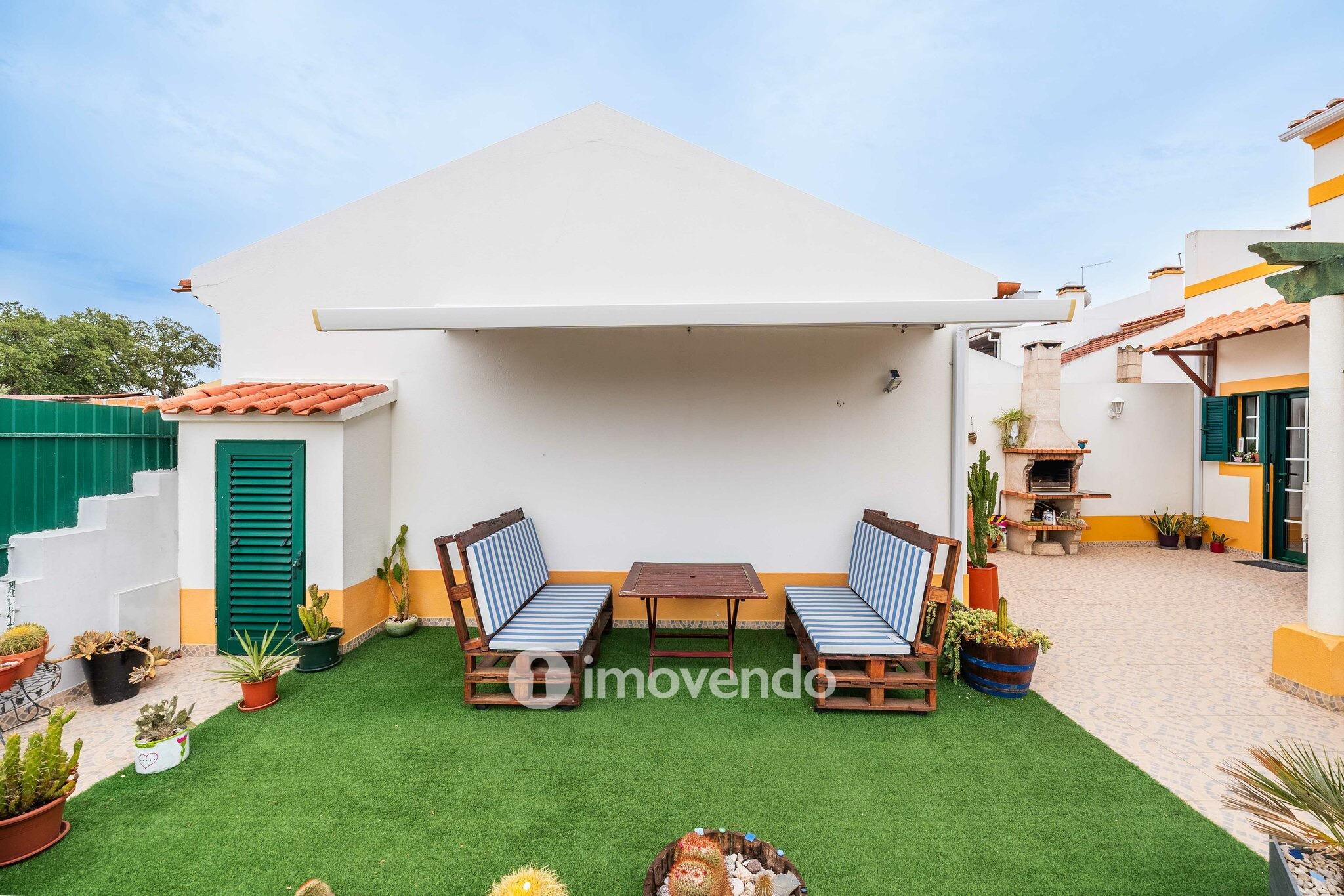 Moradia T4 com garagem e espaço exterior enorme, em Coruche