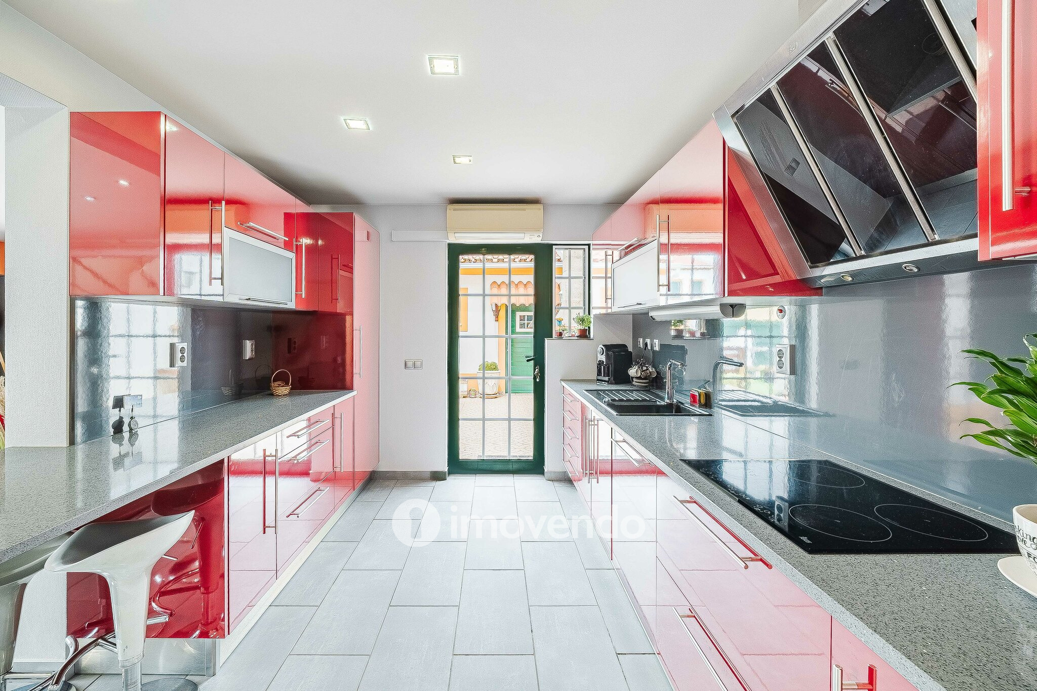 Moradia T4 com garagem e espaço exterior enorme, em Coruche
