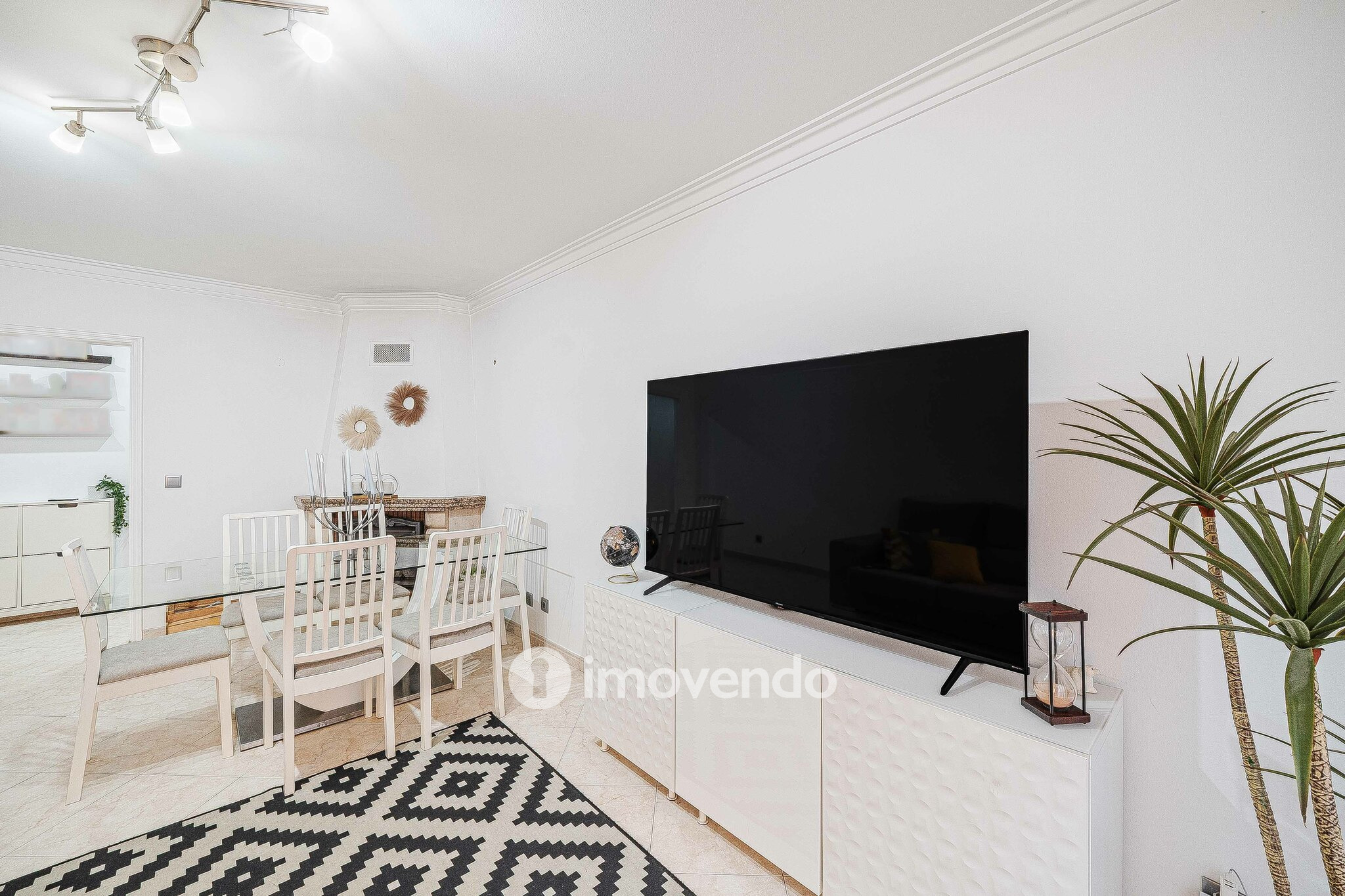 Apartamento T3, com estacionamento e arrecadação, na Ramada