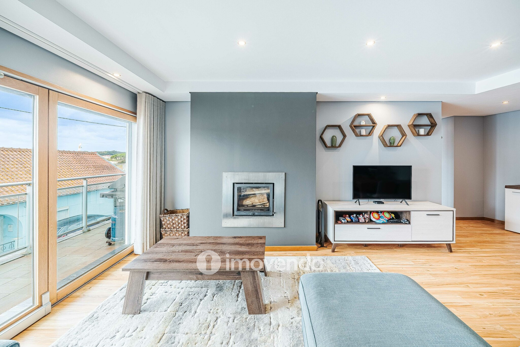 Apartamento T2 moderno, com garagem e varanda, no Milharado
