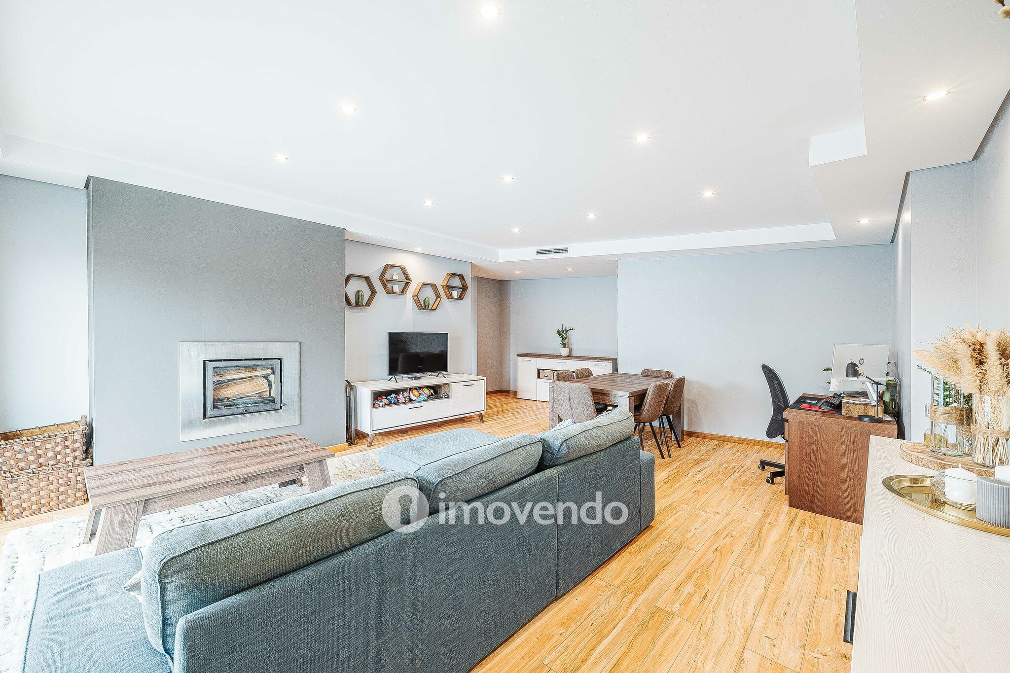 Apartamento T2 moderno, com garagem e varanda, no Milharado