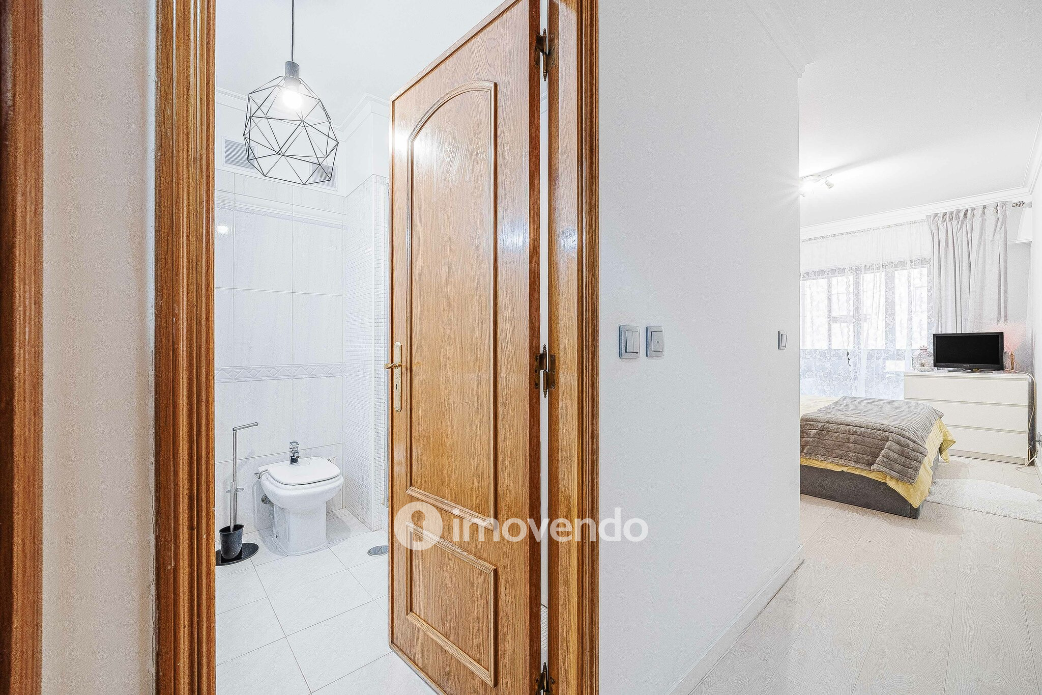 Apartamento T3, com estacionamento e arrecadação, na Ramada