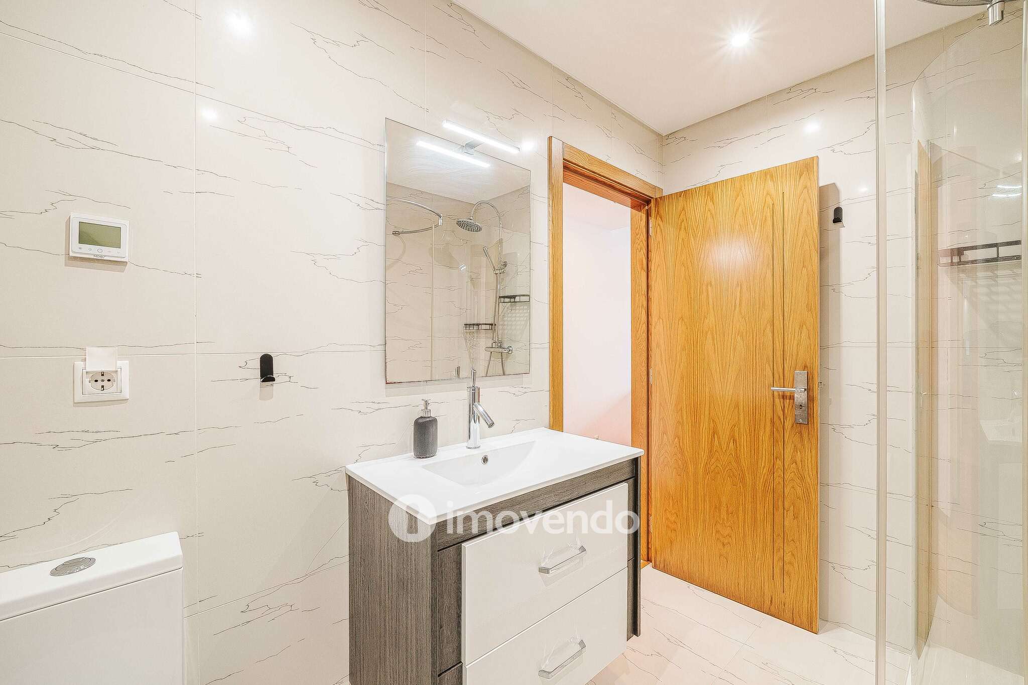 Apartamento T2 moderno, com garagem e varanda, no Milharado