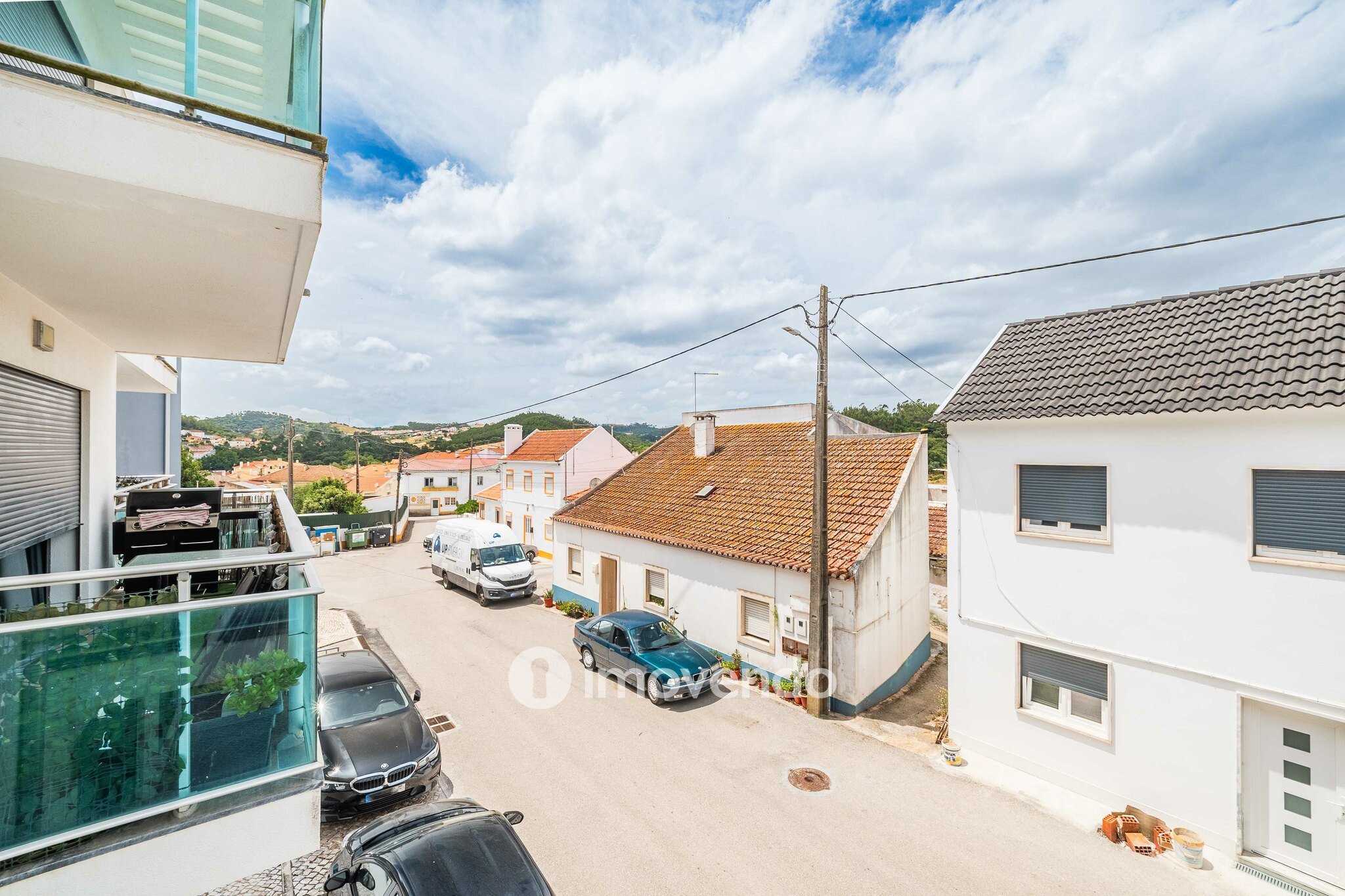 Apartamento T2 moderno, com garagem e varanda, no Milharado