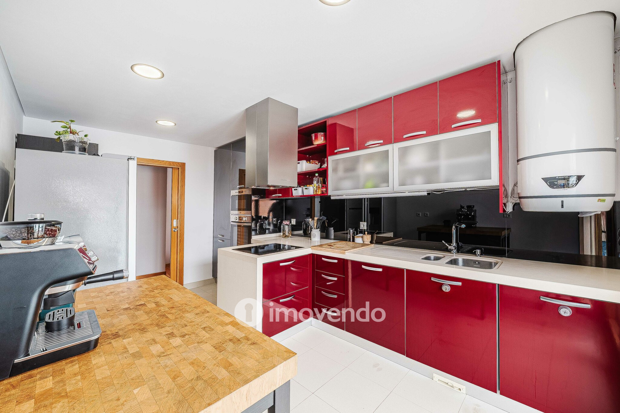 Apartamento T2 moderno, com garagem e varanda, no Milharado