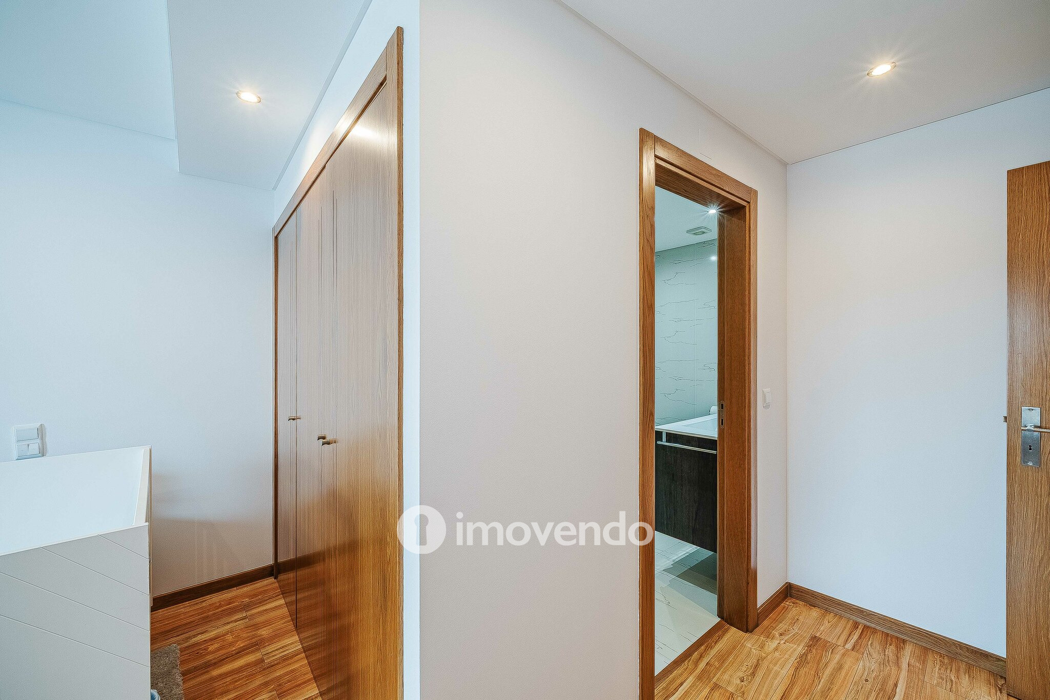 Apartamento T2 moderno, com garagem e varanda, no Milharado