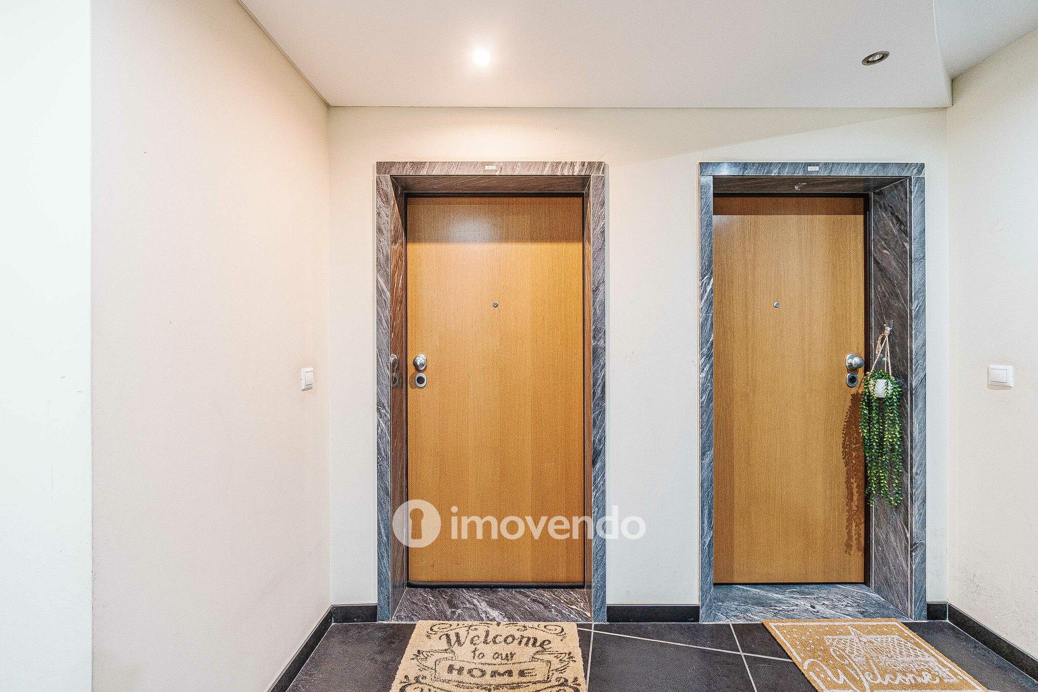 Apartamento T2 moderno, com garagem e varanda, no Milharado