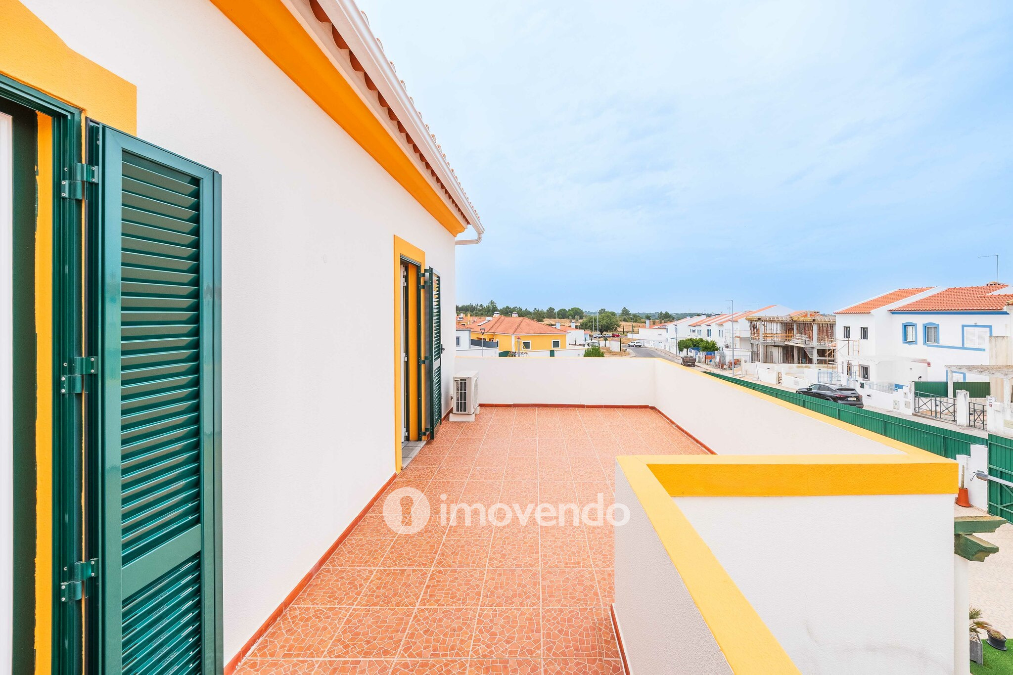 Moradia T4 com garagem e espaço exterior enorme, em Coruche