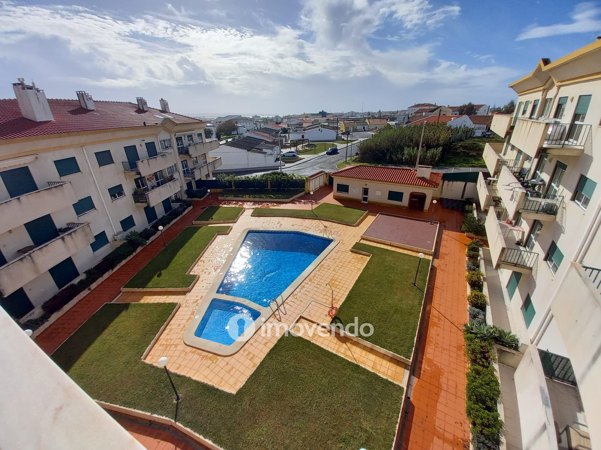 Apartamento T2+2 Duplex, com estacionamento, em Peniche