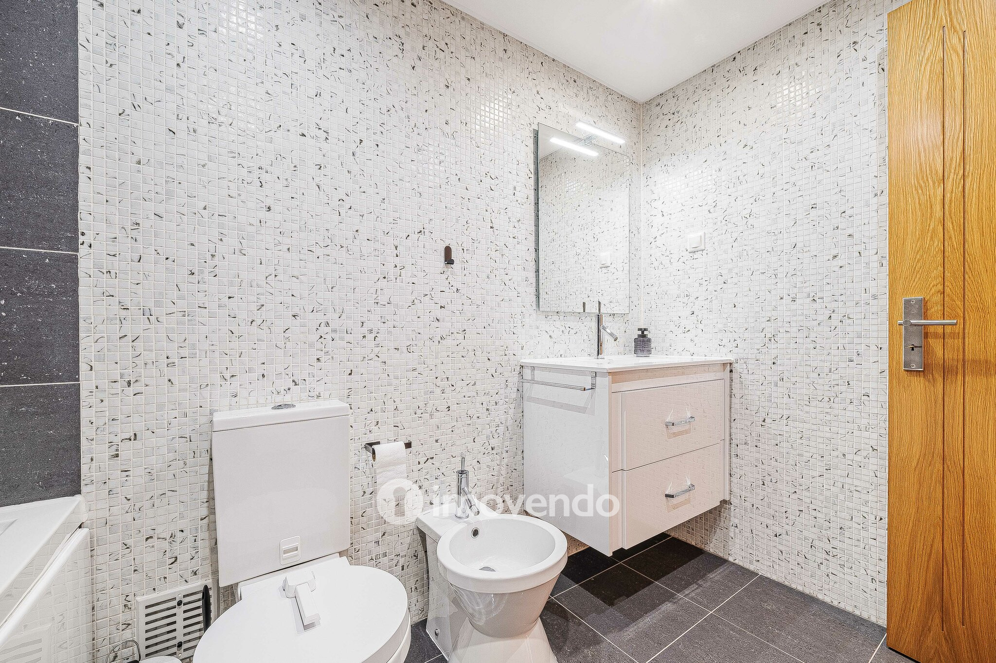 Apartamento T2 moderno, com garagem e varanda, no Milharado