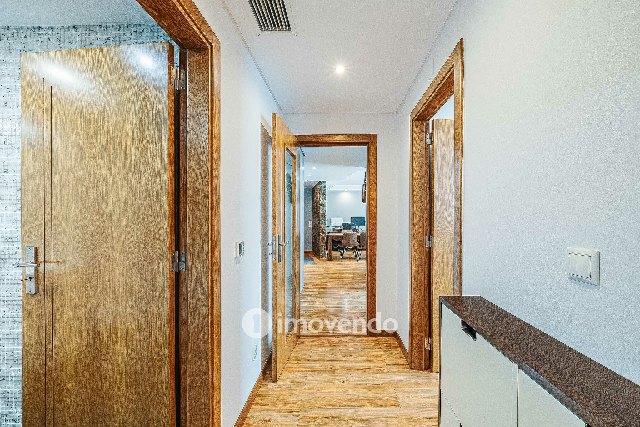 Apartamento T2 moderno, com garagem e varanda, no Milharado