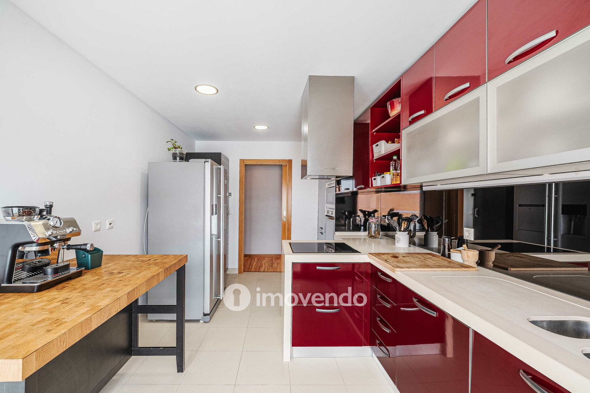 Apartamento T2 moderno, com garagem e varanda, no Milharado