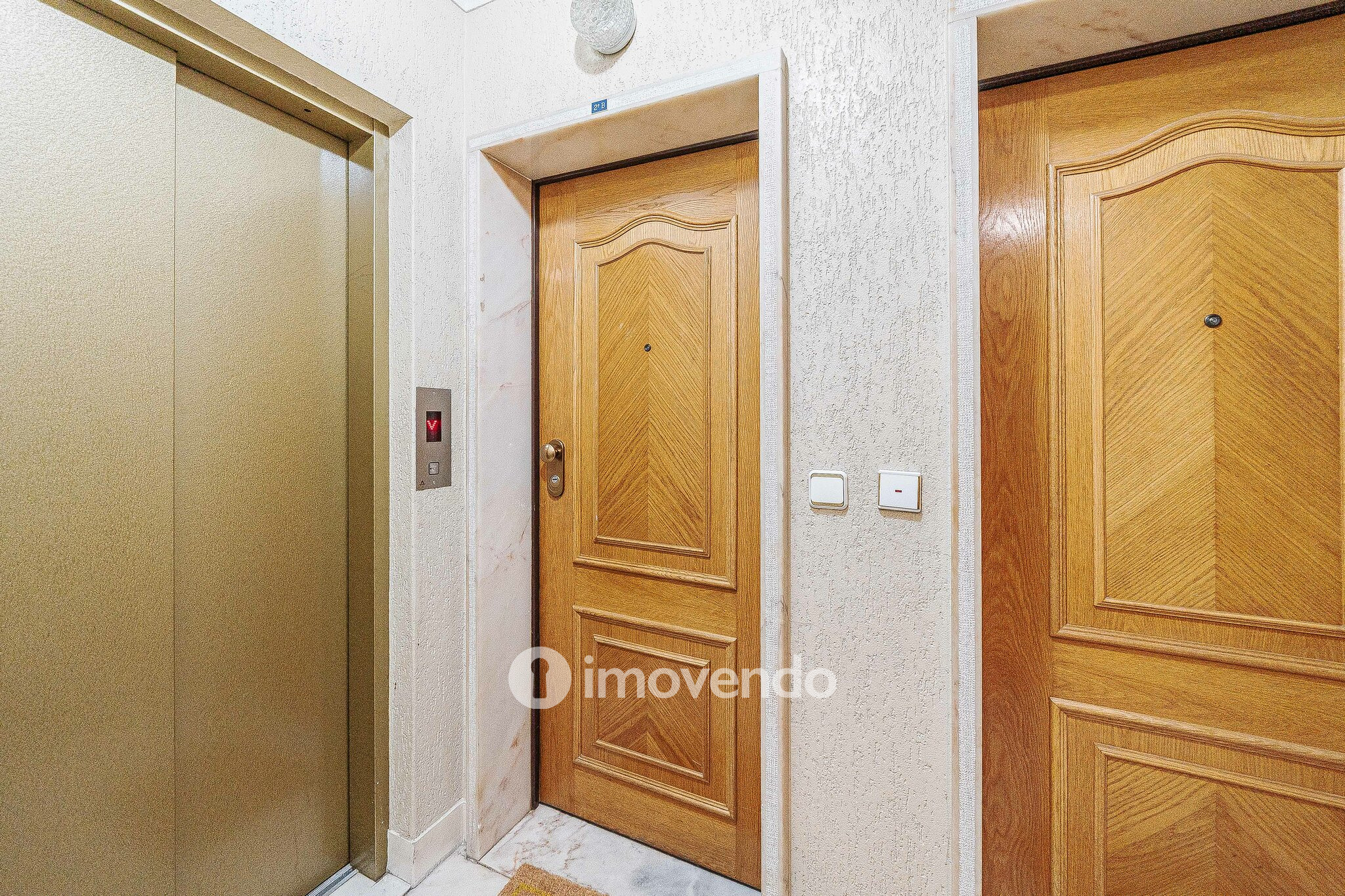 Apartamento T3, com estacionamento e arrecadação, na Ramada