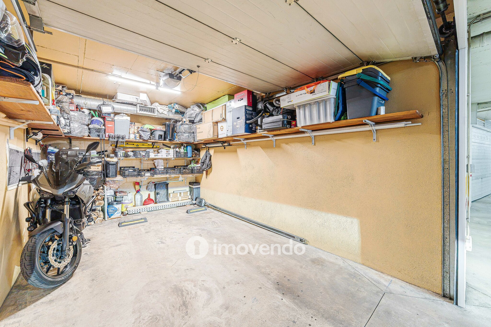 Apartamento T2 moderno, com garagem e varanda, no Milharado